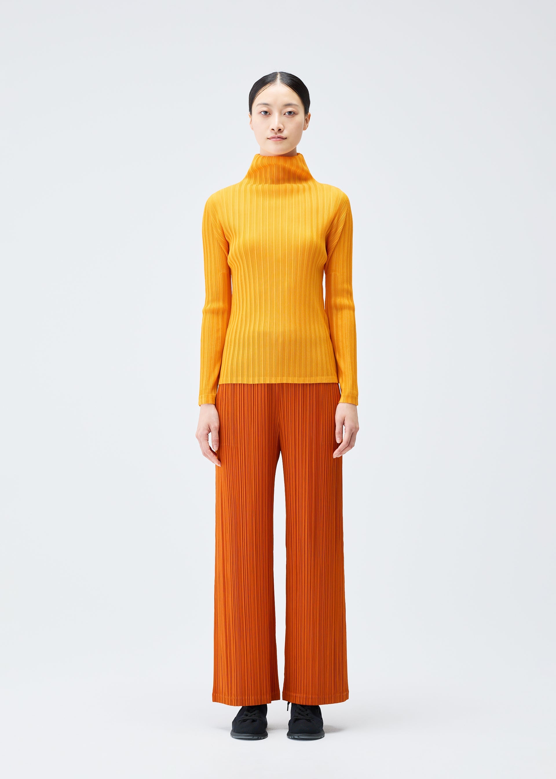 LOOP-BOTTOMS – The official ISSEY MIYAKE ONLINE STORE | ISSEY