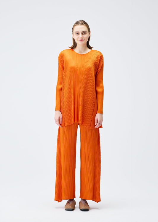 A model wears the PLEATS PLEASE ISSEY MIYAKE EFFICIENT SQUARE 2 clothing.