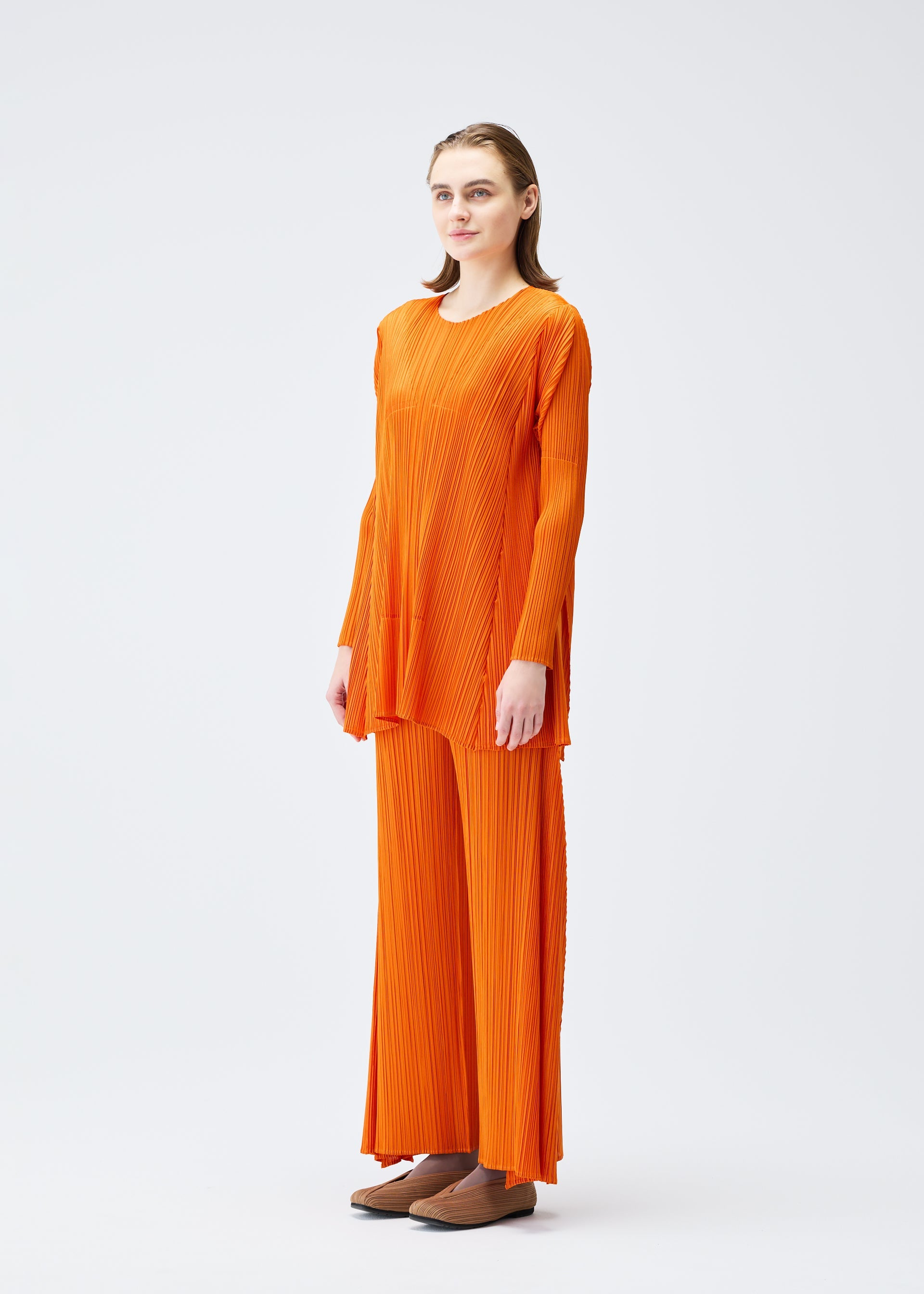 A model wears the PLEATS PLEASE ISSEY MIYAKE EFFICIENT SQUARE 2 clothing.