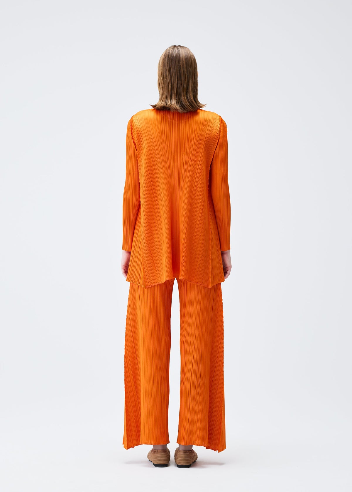 A model wears the PLEATS PLEASE ISSEY MIYAKE EFFICIENT SQUARE 2 clothing.