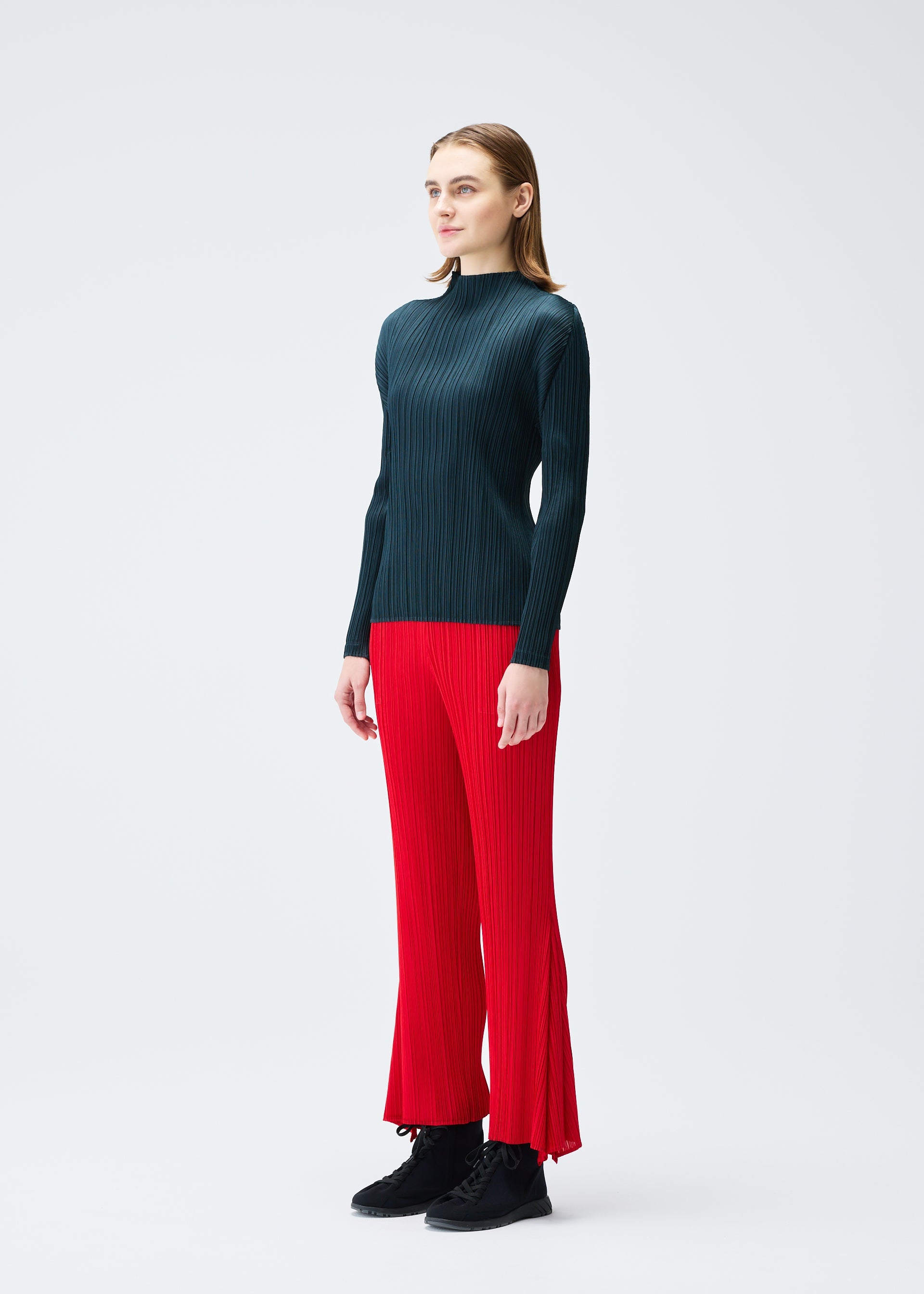 A model wears the PLEATS PLEASE ISSEY MIYAKE OLE! clothing.