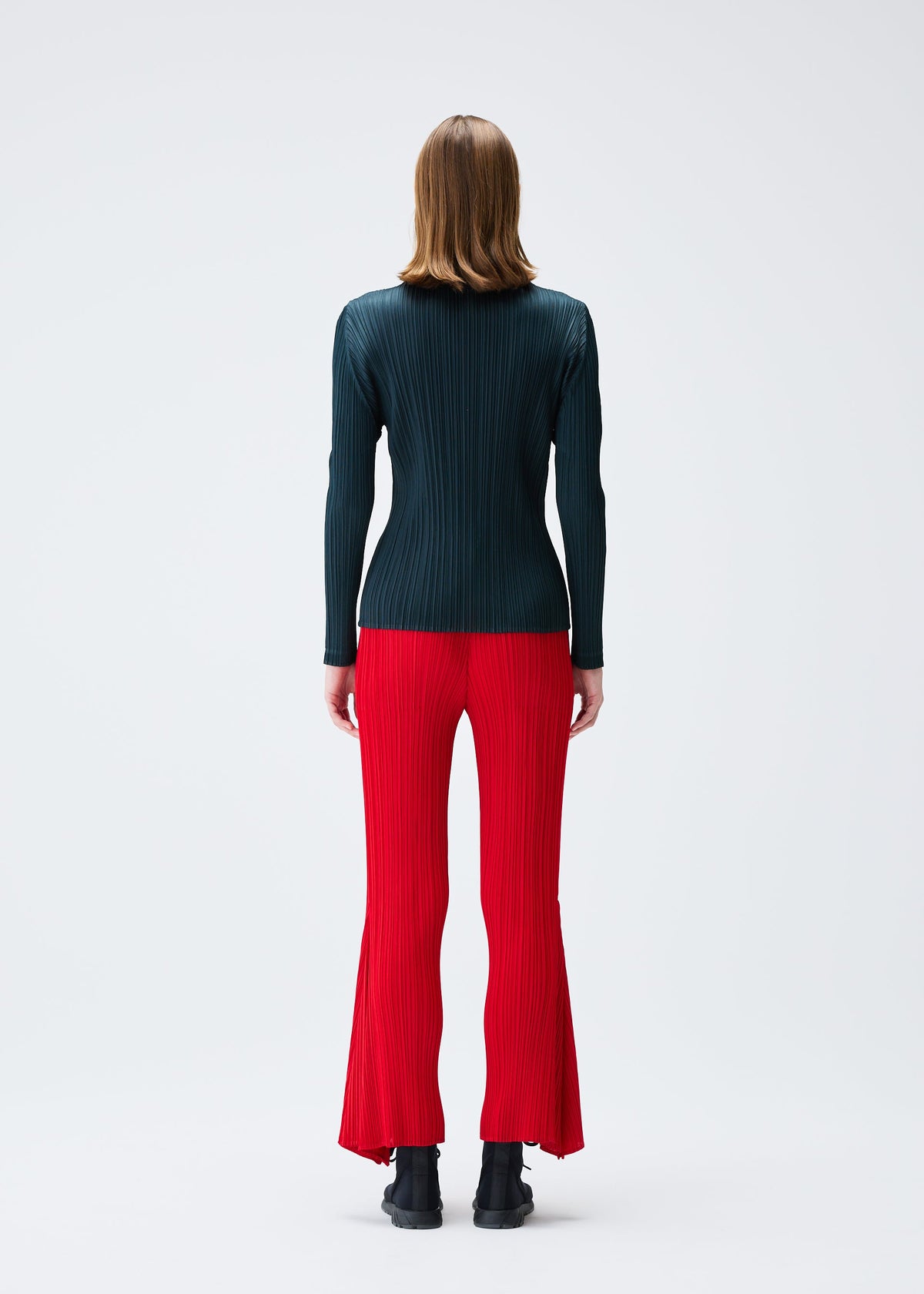 A model wears the PLEATS PLEASE ISSEY MIYAKE OLE! clothing.