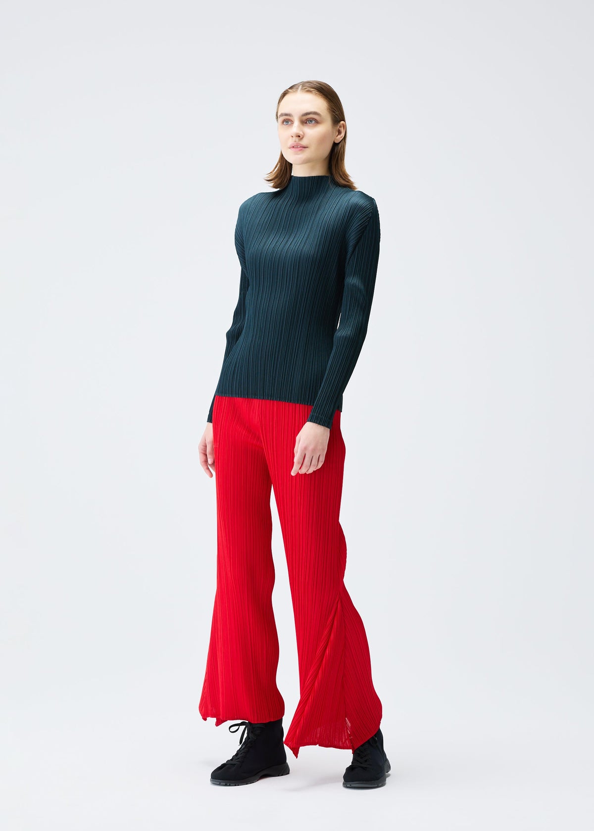 A model wears the PLEATS PLEASE ISSEY MIYAKE OLE! clothing.