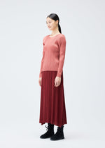 A model wears the PLEATS PLEASE ISSEY MIYAKE MONTHLY COLORS OCTOBER skirt.
