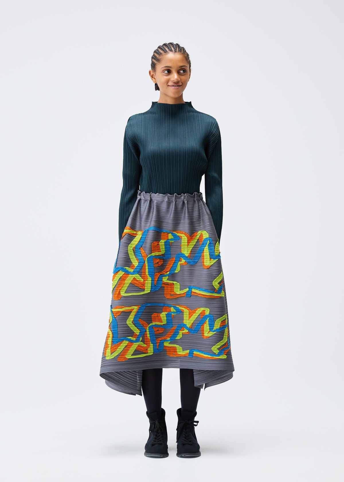 A model wears the PLEATS PLEASE ISSEY MIYAKE MIX skirt.