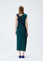 A model wears the PLEATS PLEASE ISSEY MIYAKE POINTE skirt.