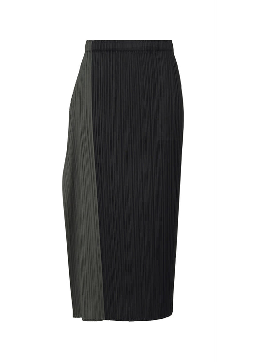 A product shot of the PLEATS PLEASE ISSEY MIYAKE POINTE skirt in black.