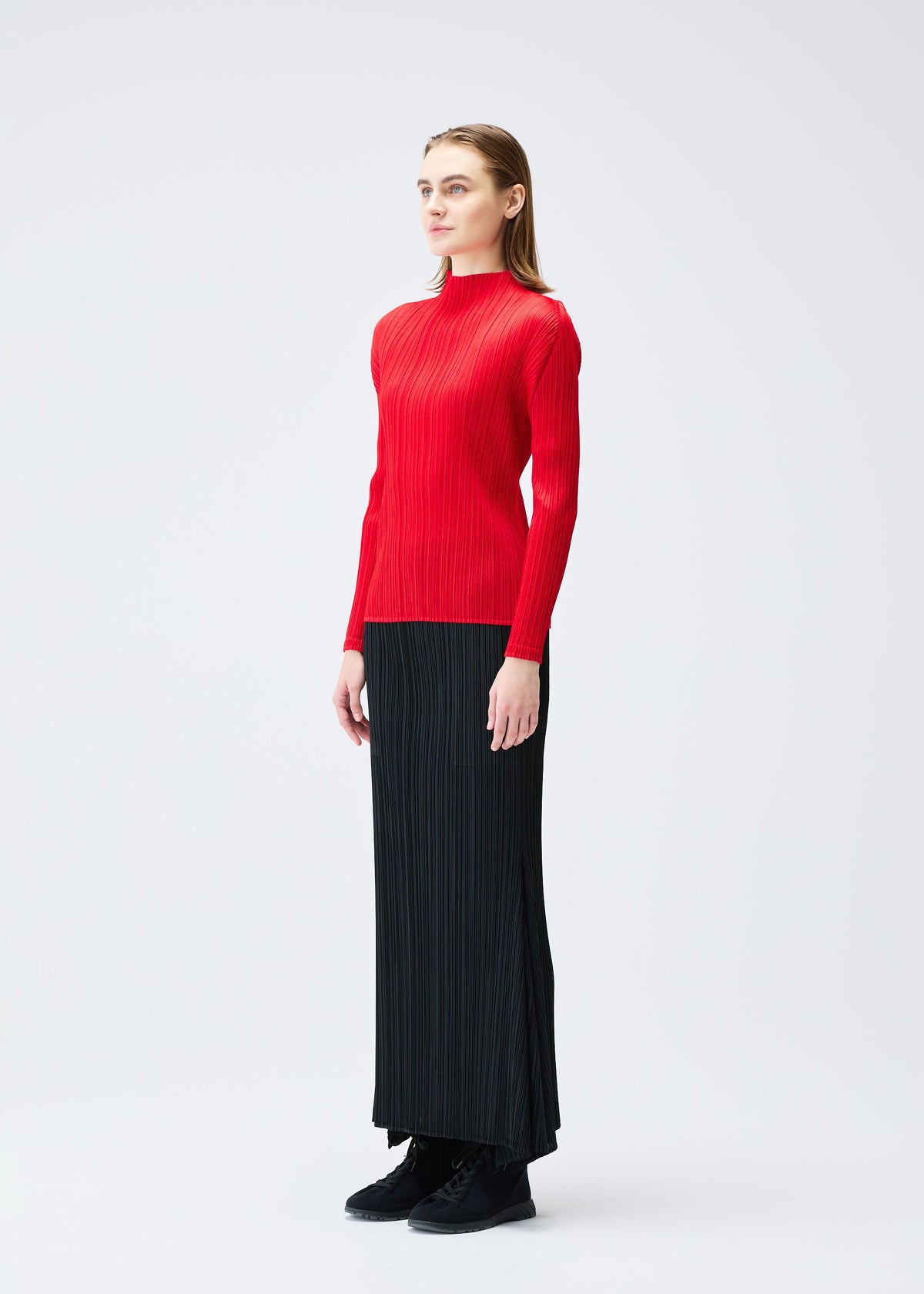 A model wears the PLEATS PLEASE ISSEY MIYAKE OLE! clothing.
