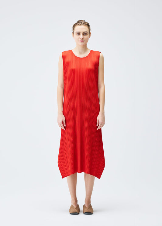 A model wears the PLEATS PLEASE ISSEY MIYAKE MONTHLY COLORS JULY dress.