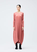 A model wears the PLEATS PLEASE ISSEY MIYAKE MONTHLY COLORS OCTOBER dress.