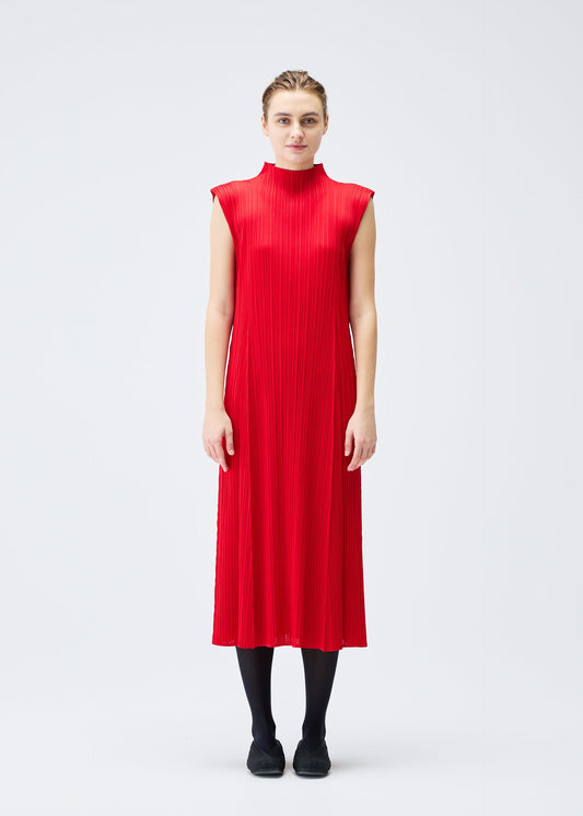 A model wears the PLEATS PLEASE ISSEY MIYAKE MONTHLY COLORS NOVEMBER dress.