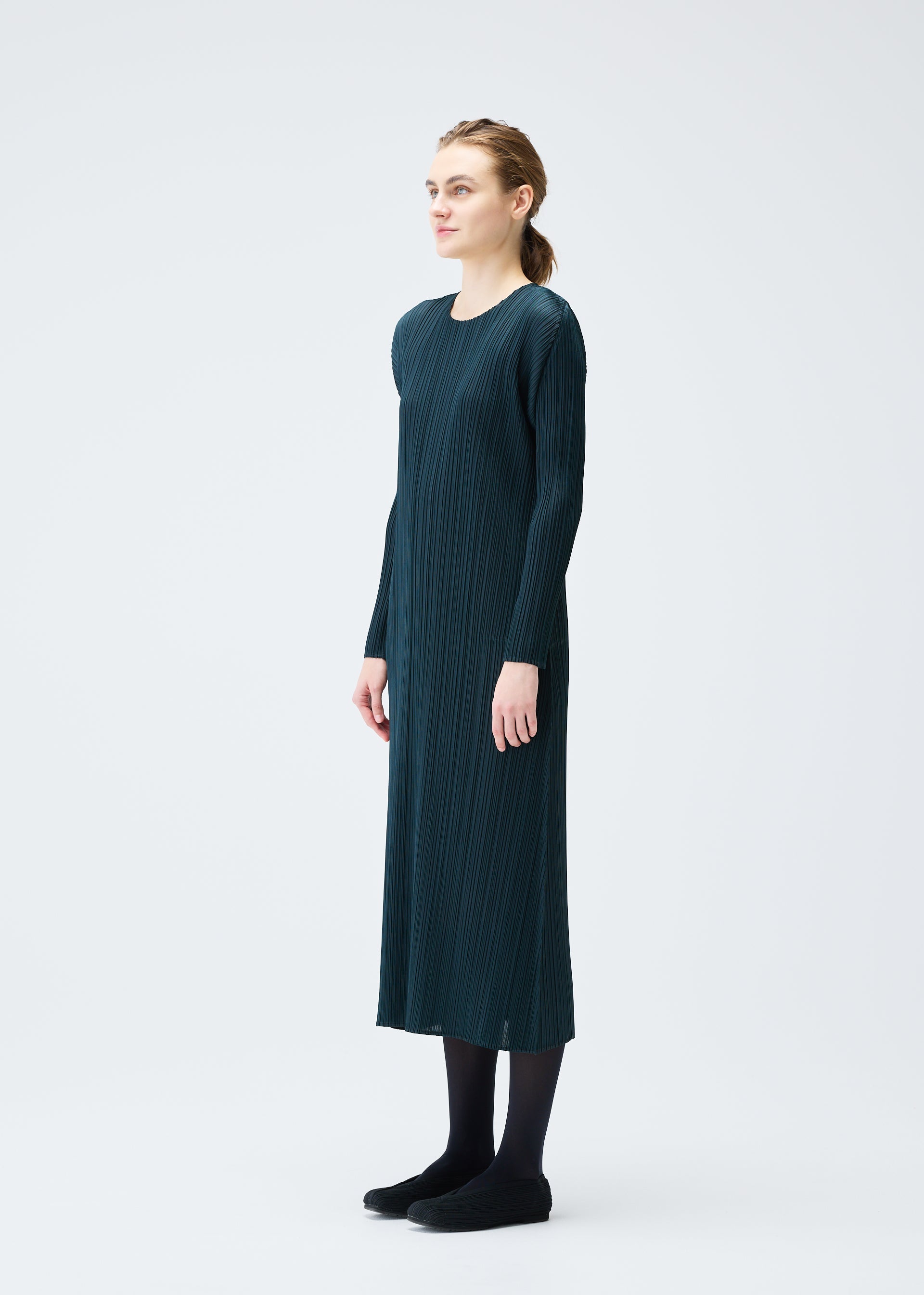 A model wears the PLEATS PLEASE ISSEY MIYAKE MONTHLY COLORS NOVEMBER dress.