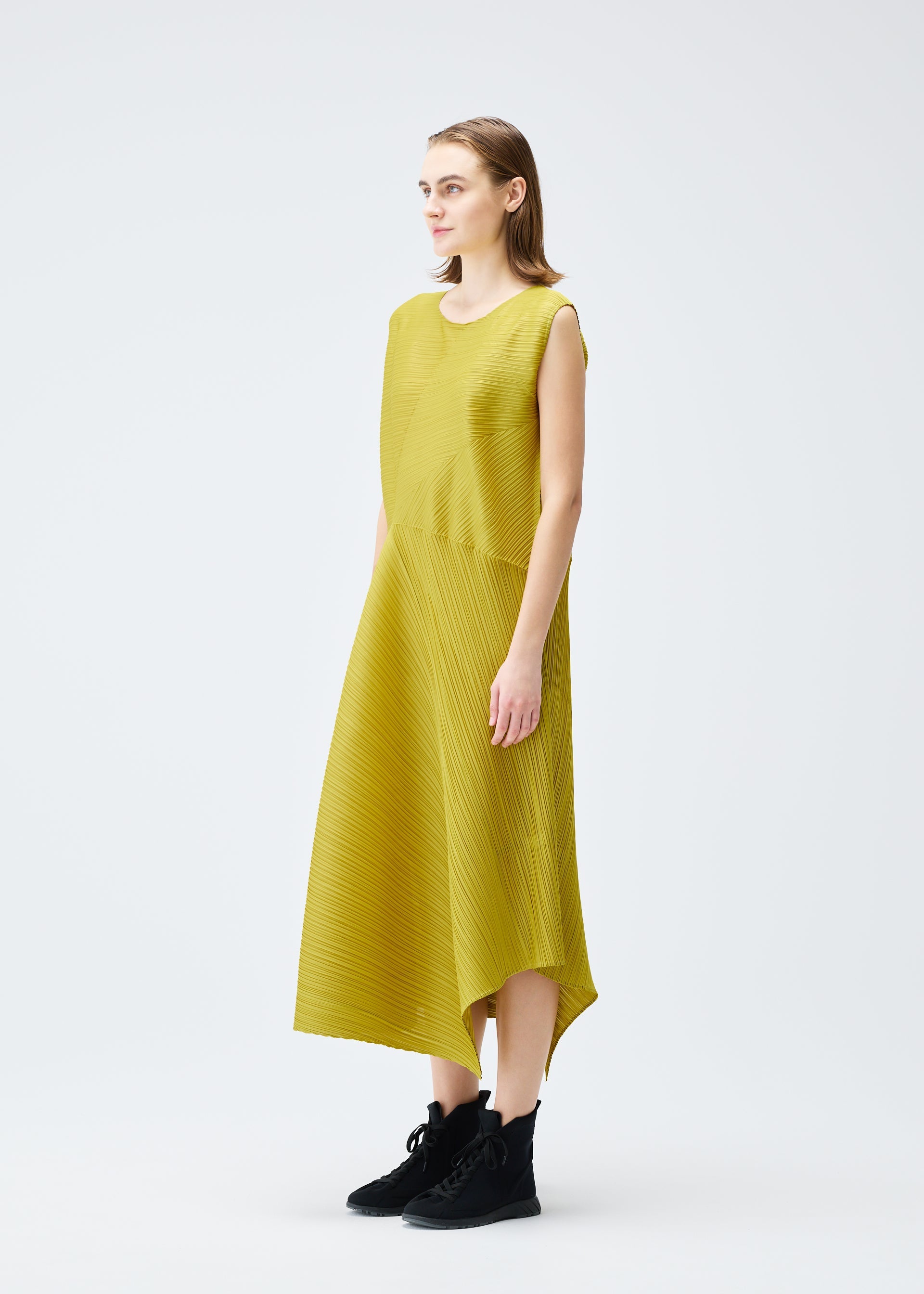 A model wears the PLEATS PLEASE ISSEY MIYAKE SPIN dress.
