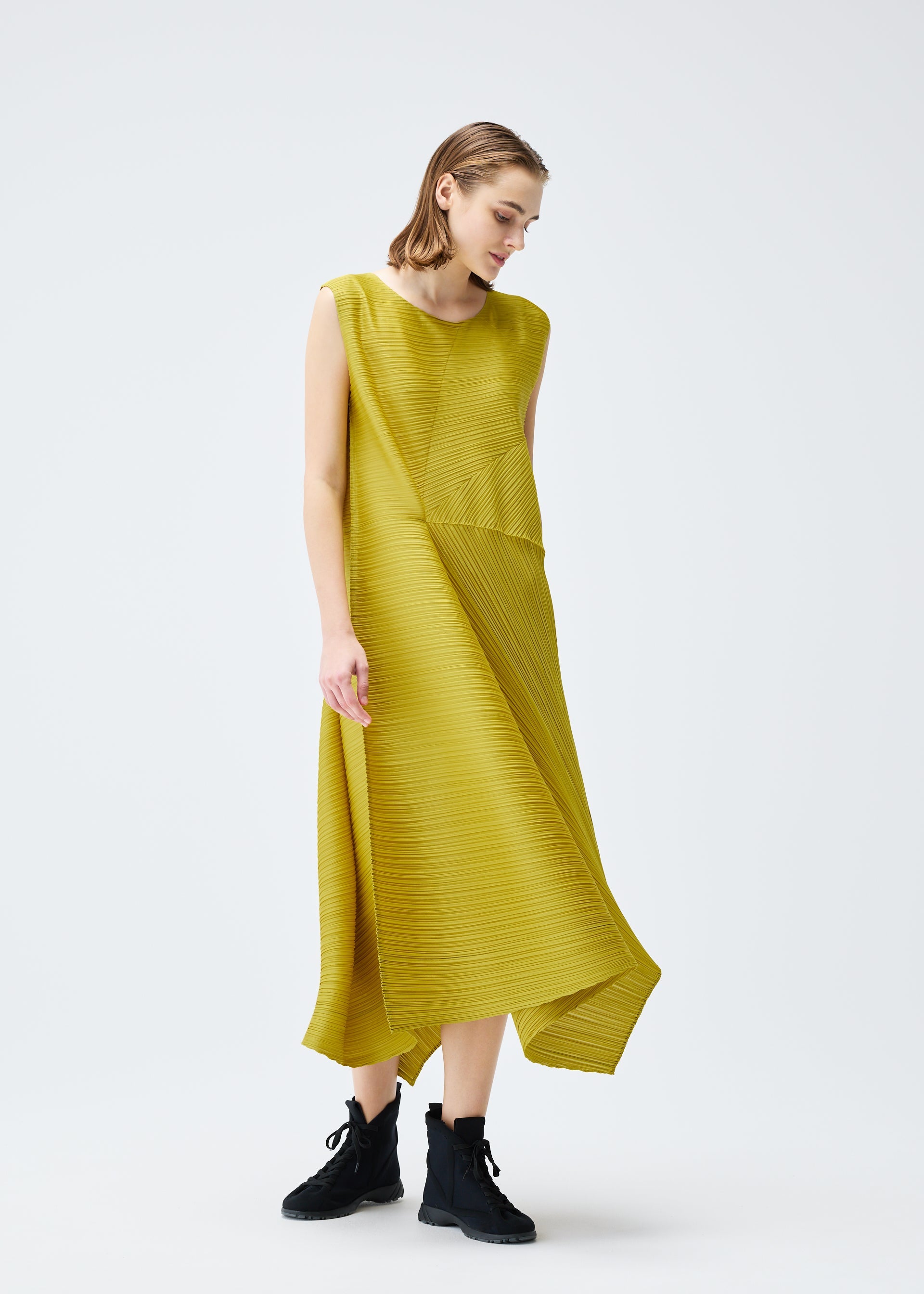 A model wears the PLEATS PLEASE ISSEY MIYAKE SPIN dress.