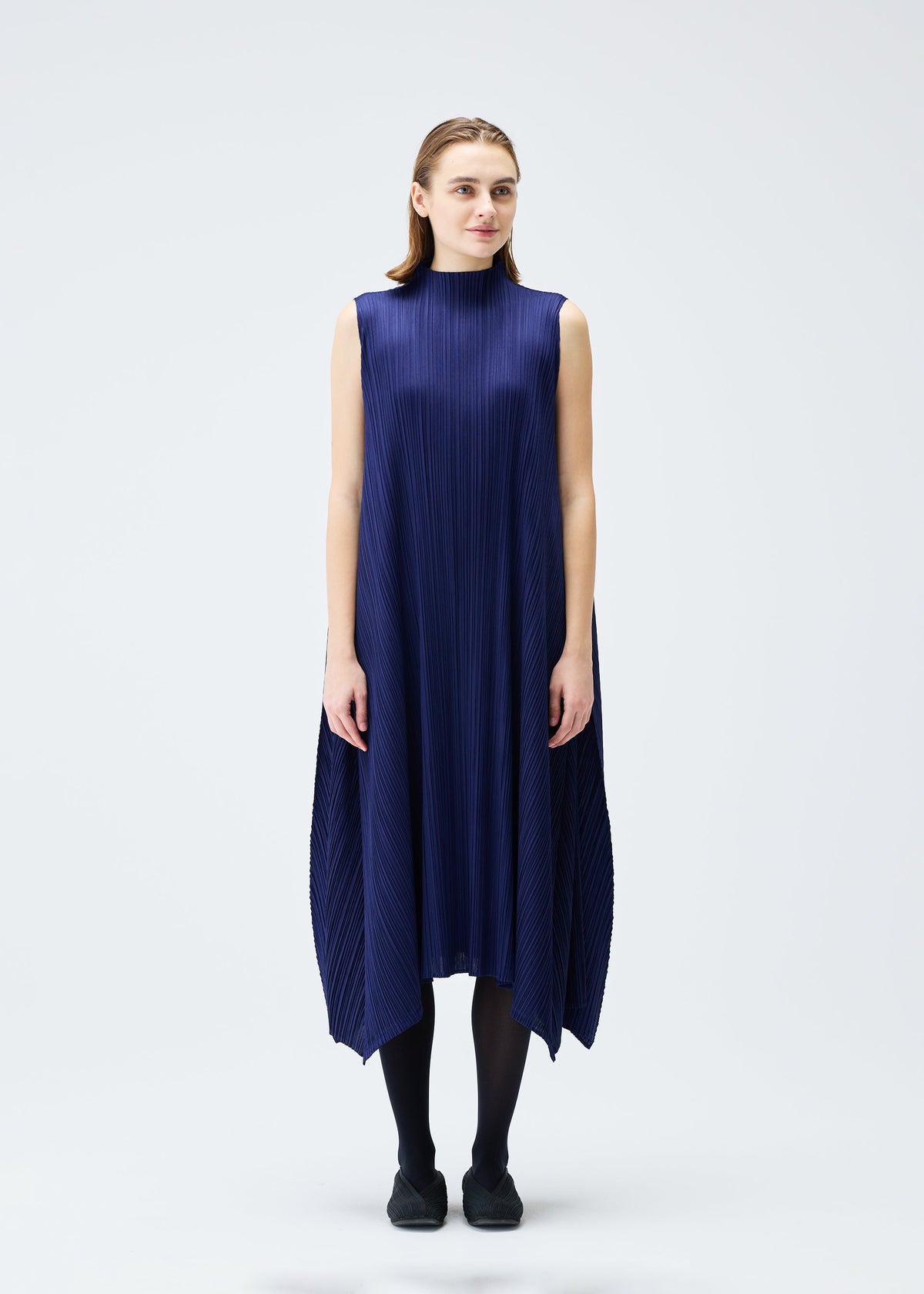 A model wears the PLEATS PLEASE ISSEY MIYAKE EFFICIENT SQUARE 2 clothing.