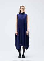 A model wears the PLEATS PLEASE ISSEY MIYAKE EFFICIENT SQUARE 2 clothing.