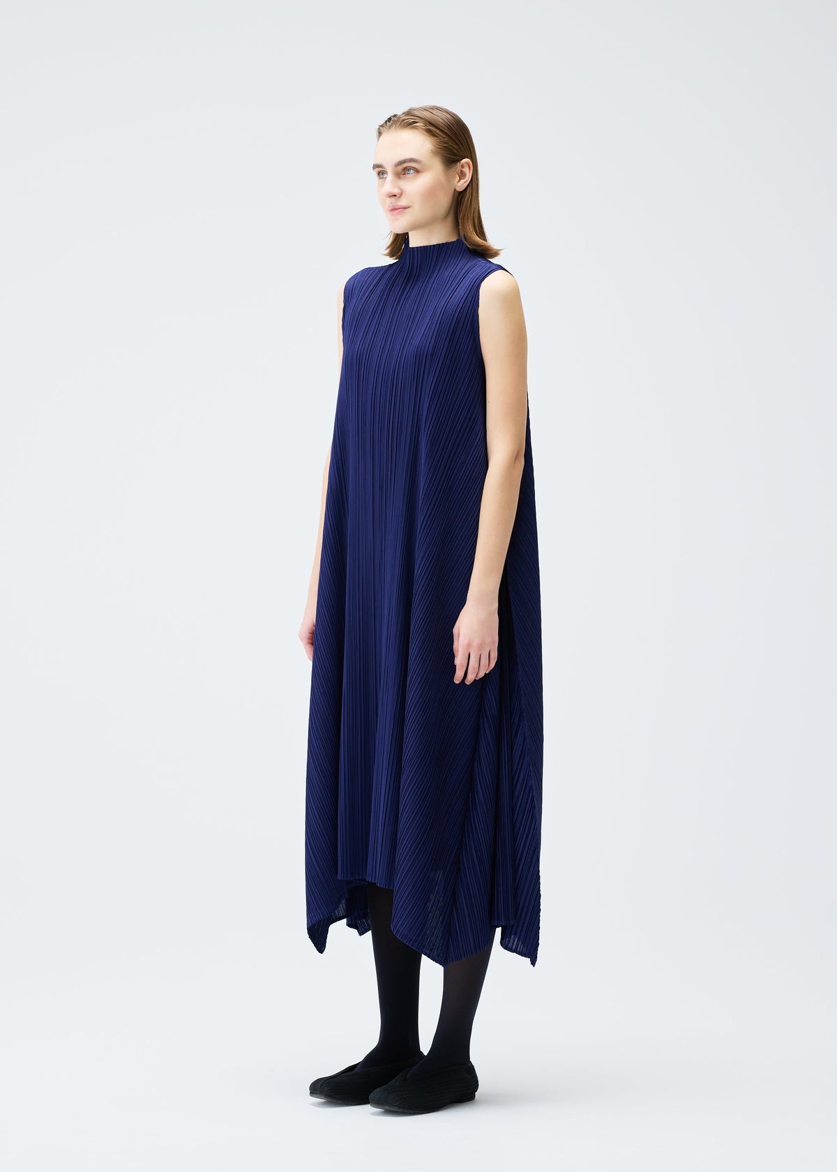 A model wears the PLEATS PLEASE ISSEY MIYAKE EFFICIENT SQUARE 2 clothing.
