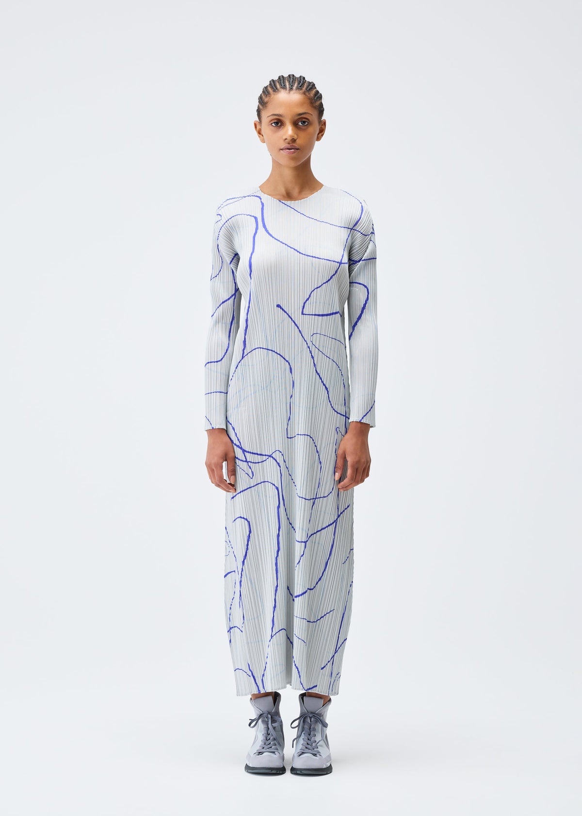 A model wears the PLEATS PLEASE ISSEY MIYAKE PAUSE dress.