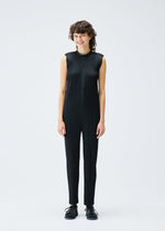 A model wears the PLEATS PLEASE ISSEY MIYAKE MONTHLY COLORS SEPTEMBER jumpsuit.