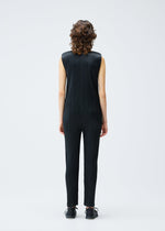 A model wears the PLEATS PLEASE ISSEY MIYAKE MONTHLY COLORS SEPTEMBER jumpsuit.