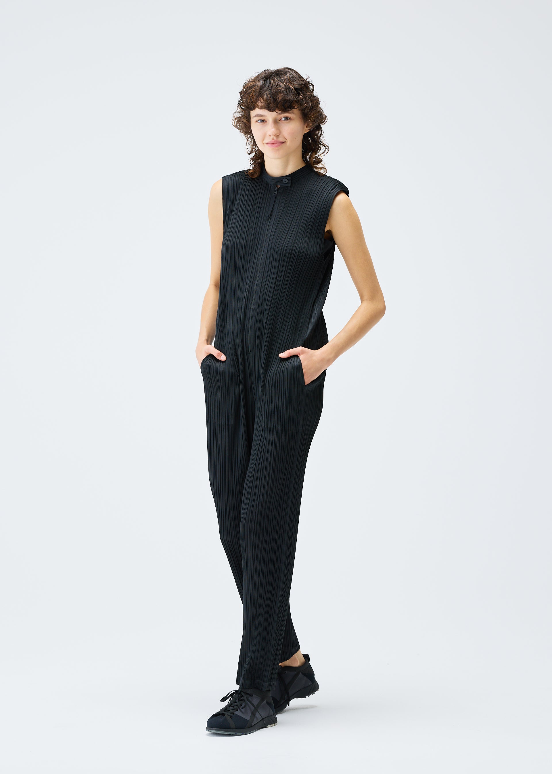 A model wears the PLEATS PLEASE ISSEY MIYAKE MONTHLY COLORS SEPTEMBER jumpsuit.