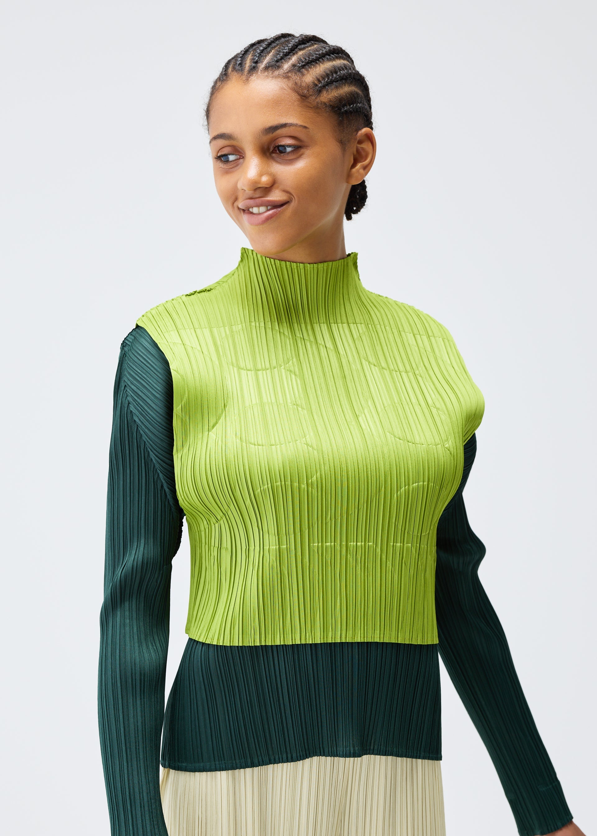 A model wears the PLEATS PLEASE ISSEY MIYAKE TUNE clothing.