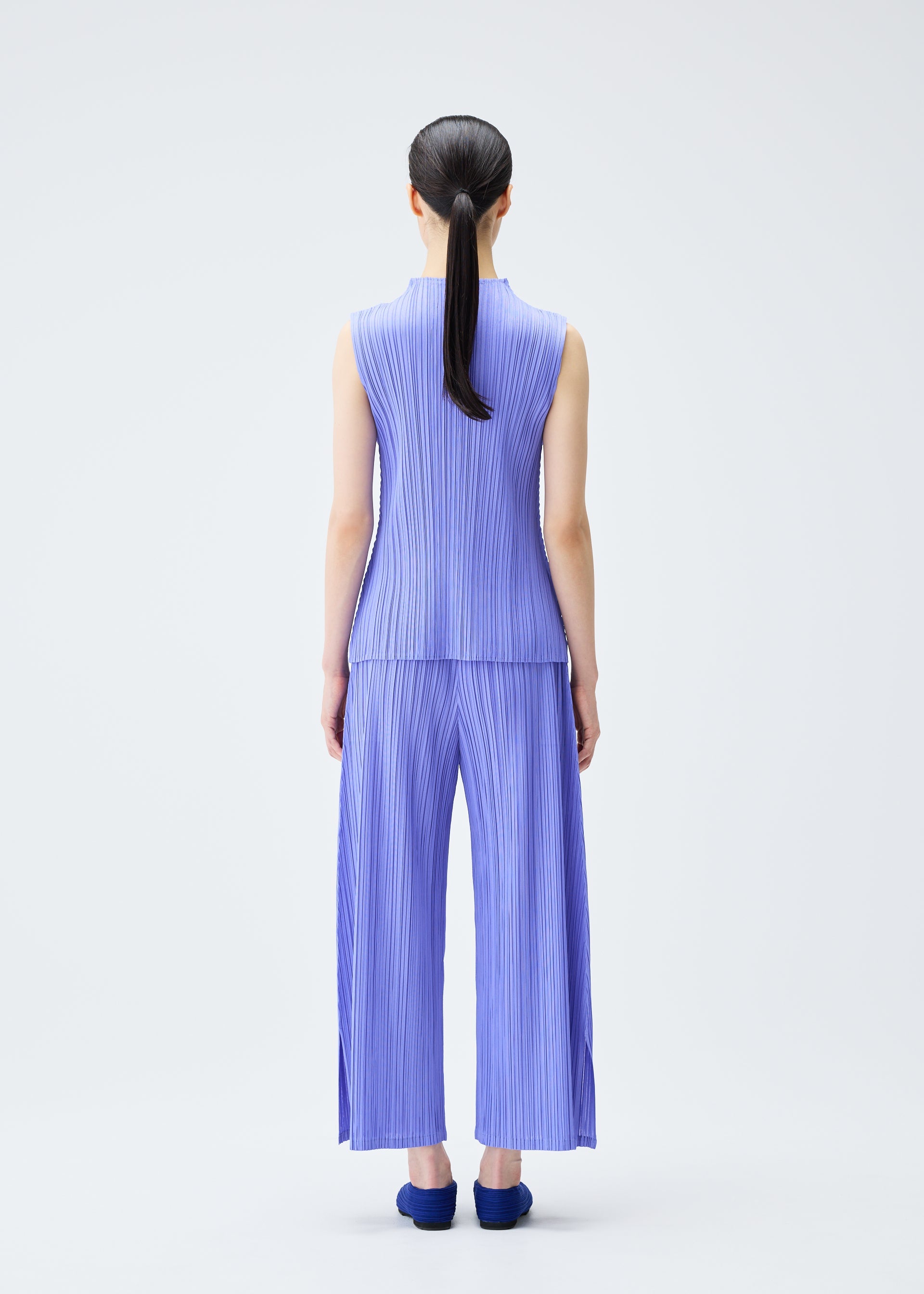 A model wears the PLEATS PLEASE ISSEY MIYAKE MELLOW PLEATS top.