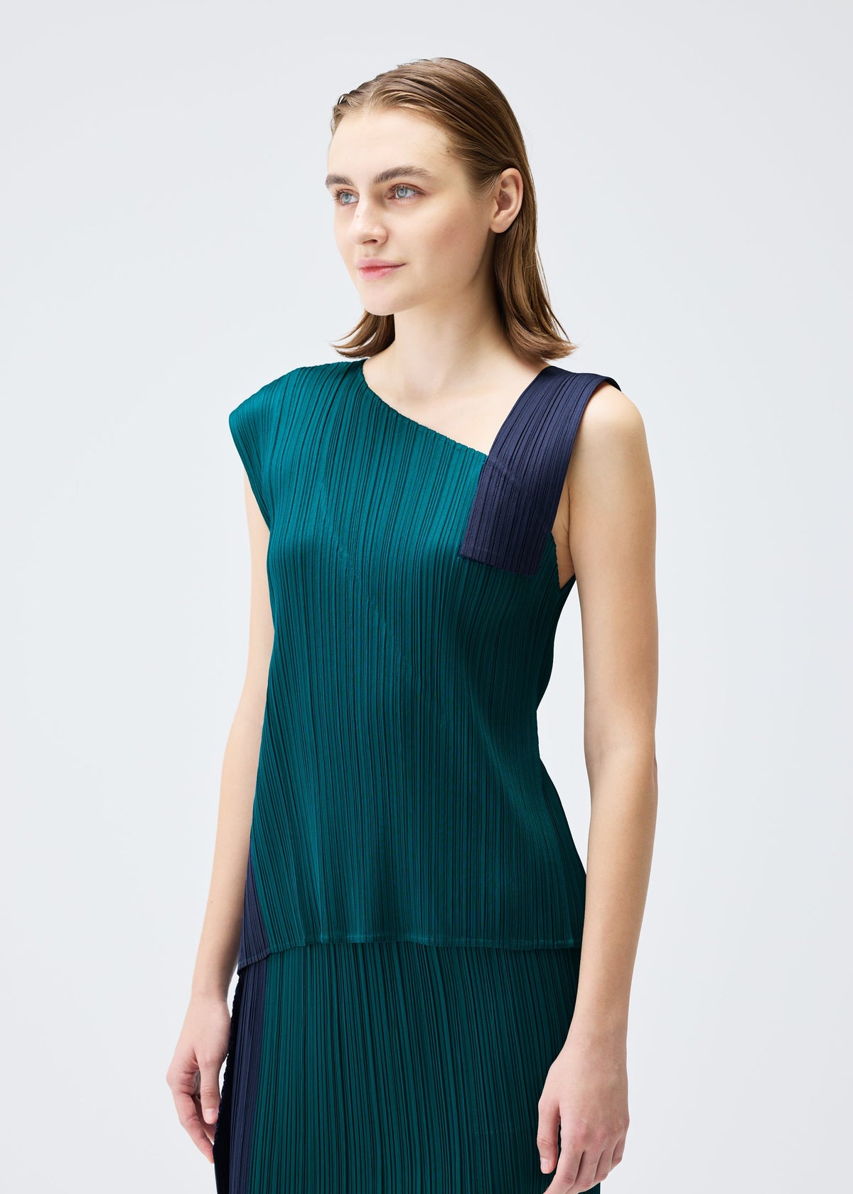 A model wears the PLEATS PLEASE ISSEY MIYAKE POINTE top.