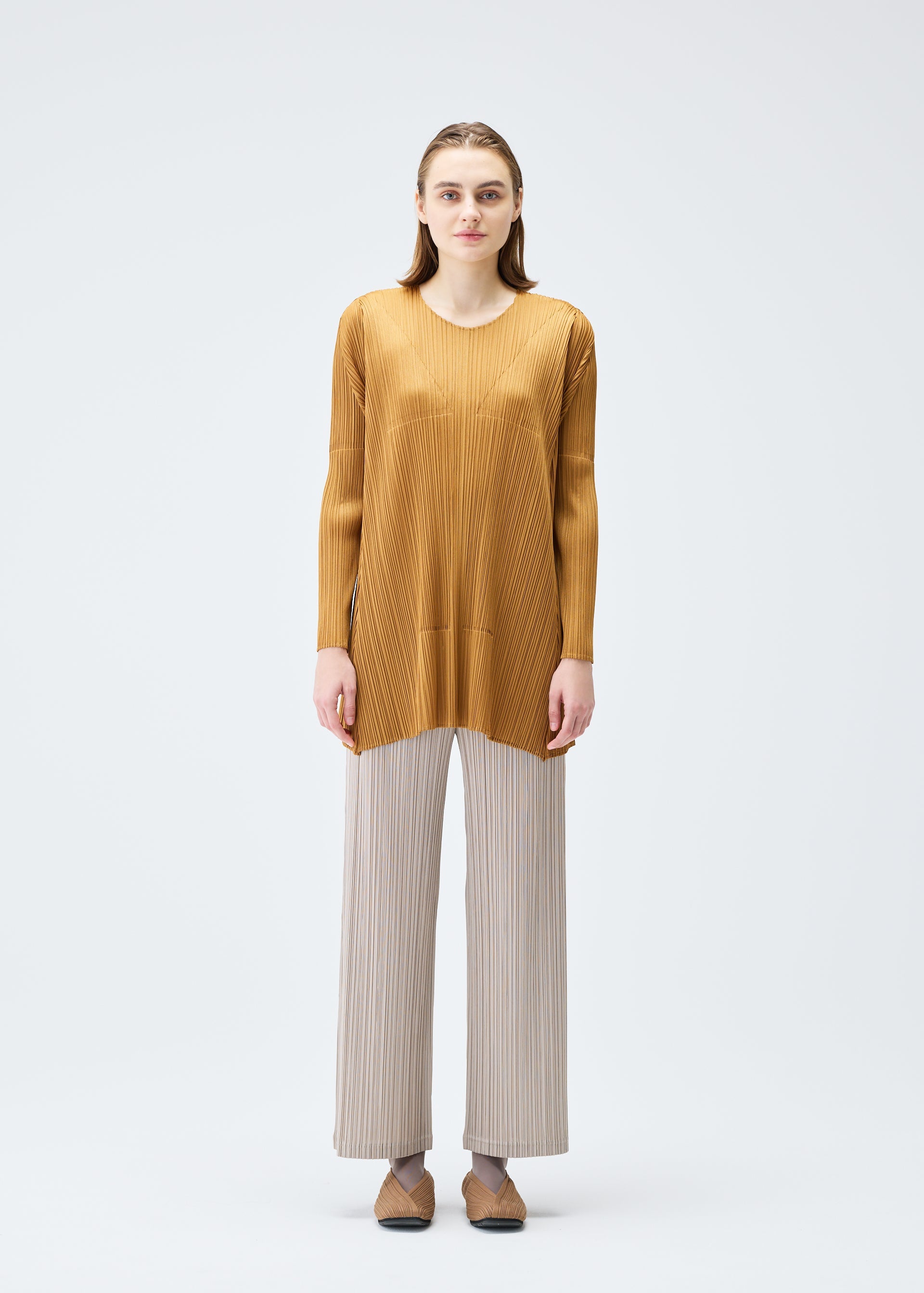 A model wears the PLEATS PLEASE ISSEY MIYAKE EFFICIENT SQUARE 2 clothing.