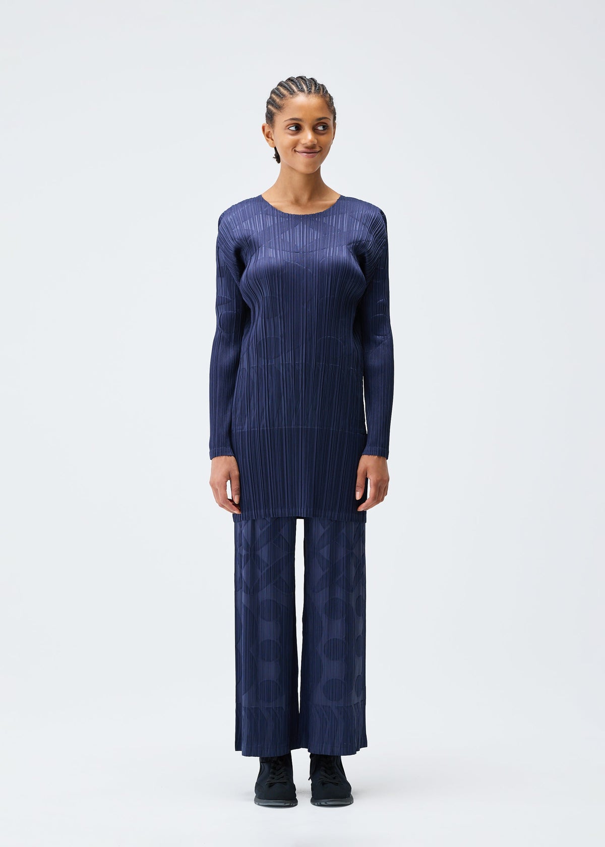 A model wears the PLEATS PLEASE ISSEY MIYAKE TUNE clothing.