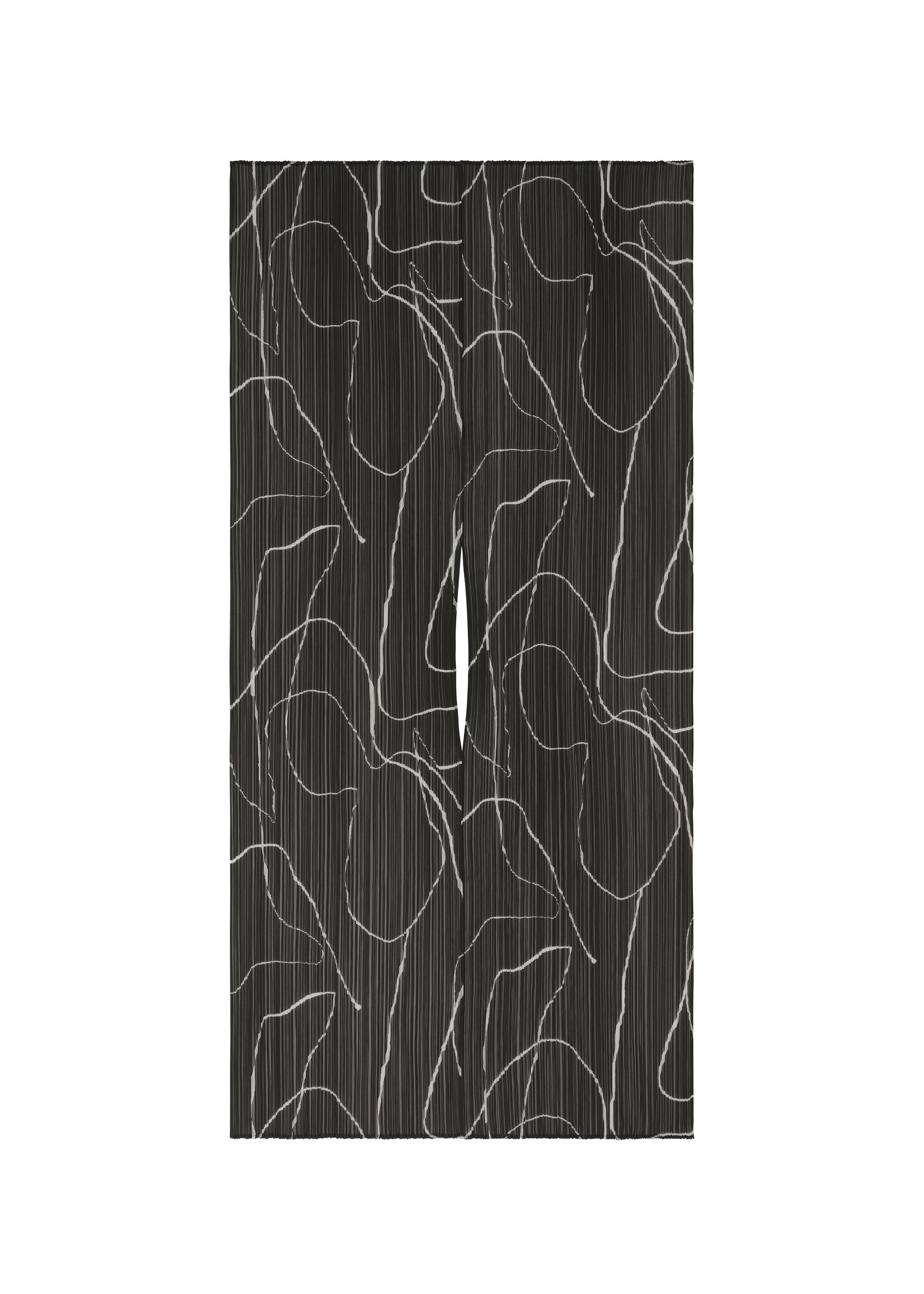 A product shot of the PLEATS PLEASE ISSEY MIYAKE PAUSE MADAME T stole in black (15).