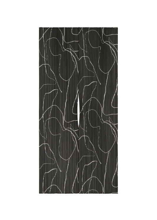 A product shot of the PLEATS PLEASE ISSEY MIYAKE PAUSE MADAME T stole in black (15).