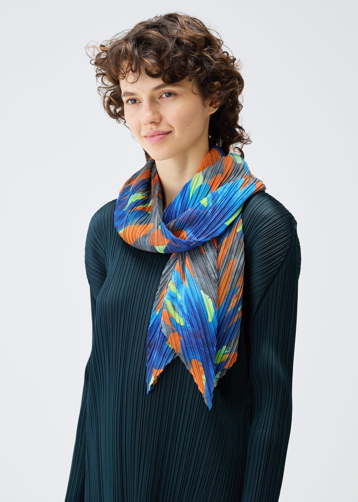 A model wears the PLEATS PLEASE ISSEY MIYAKE CARNIVAL SCARF stole.