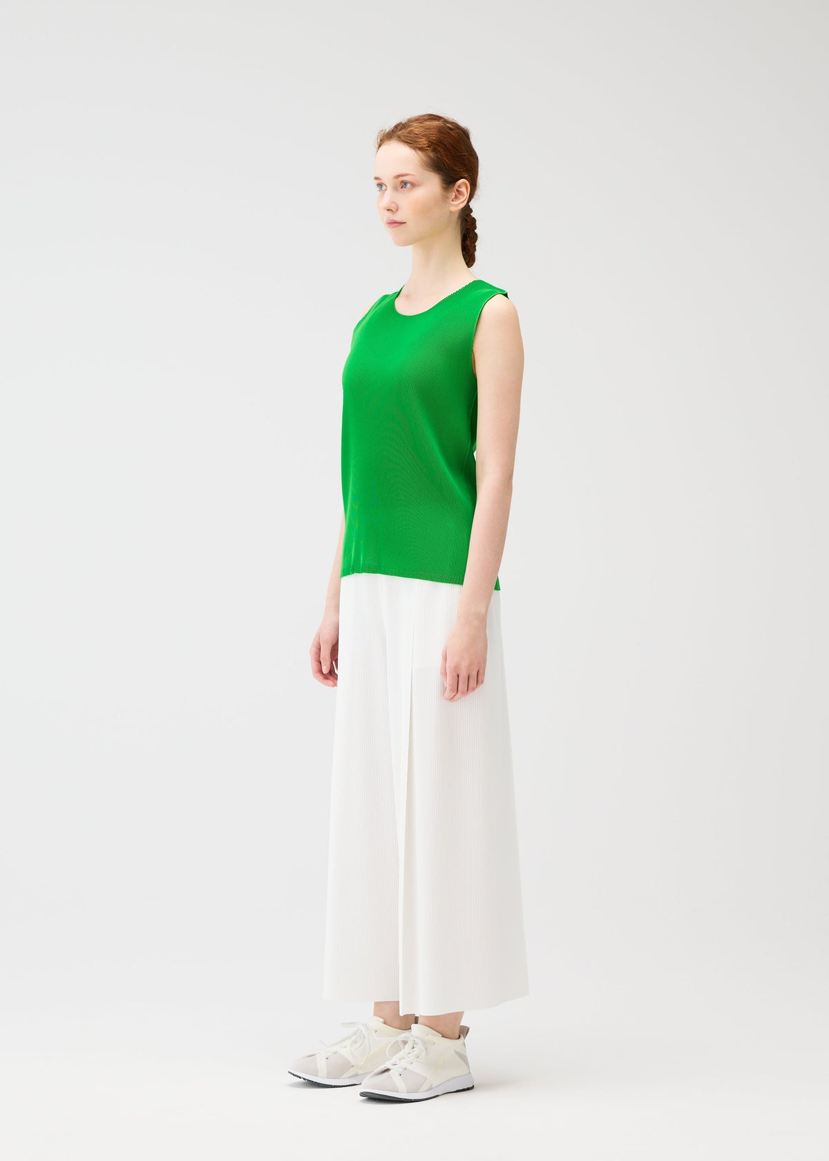 A model wears the PLEATS PLEASE ISSEY MIYAKE MIST APRIL shirt.