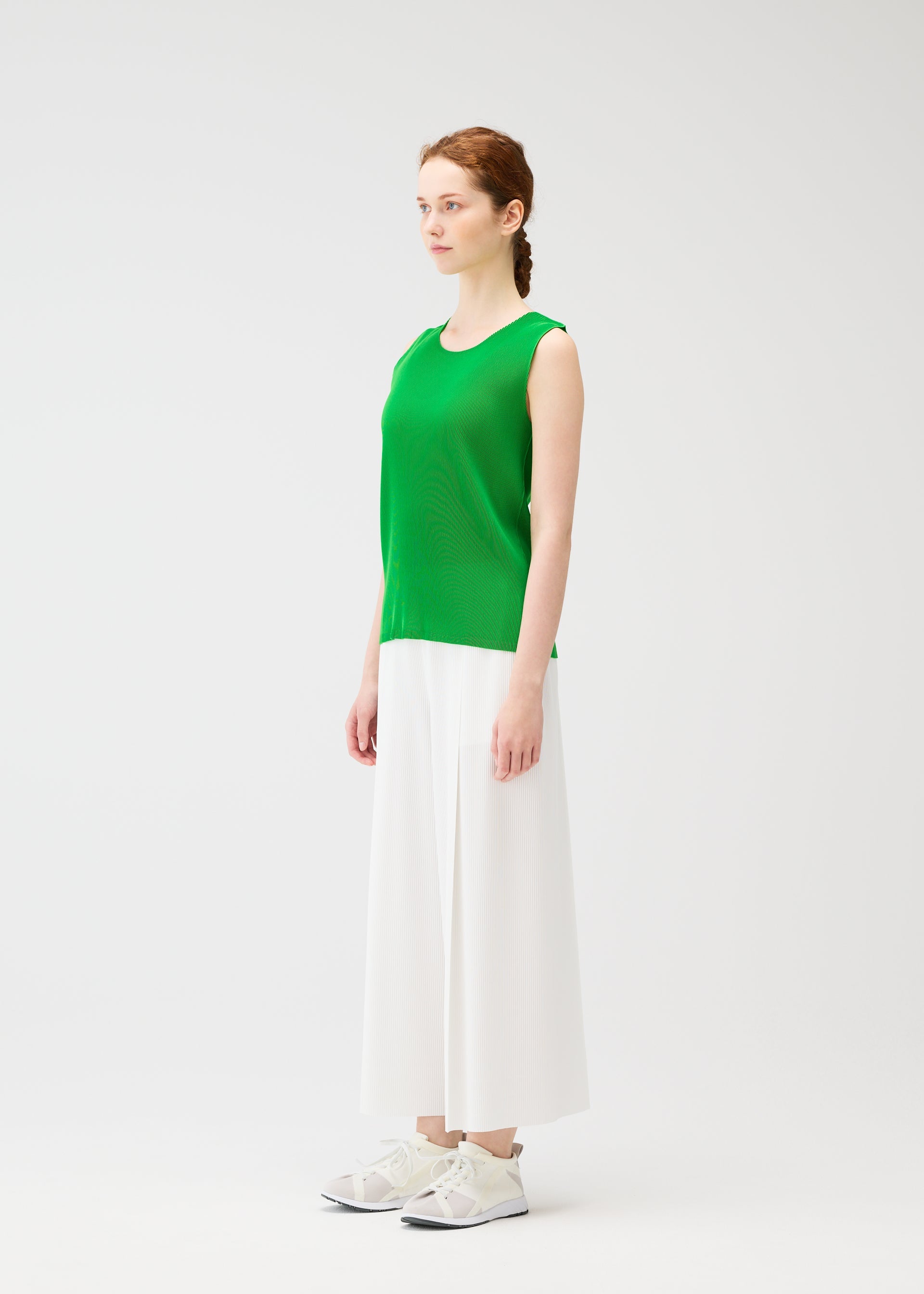 A model wears the PLEATS PLEASE ISSEY MIYAKE MIST APRIL shirt.