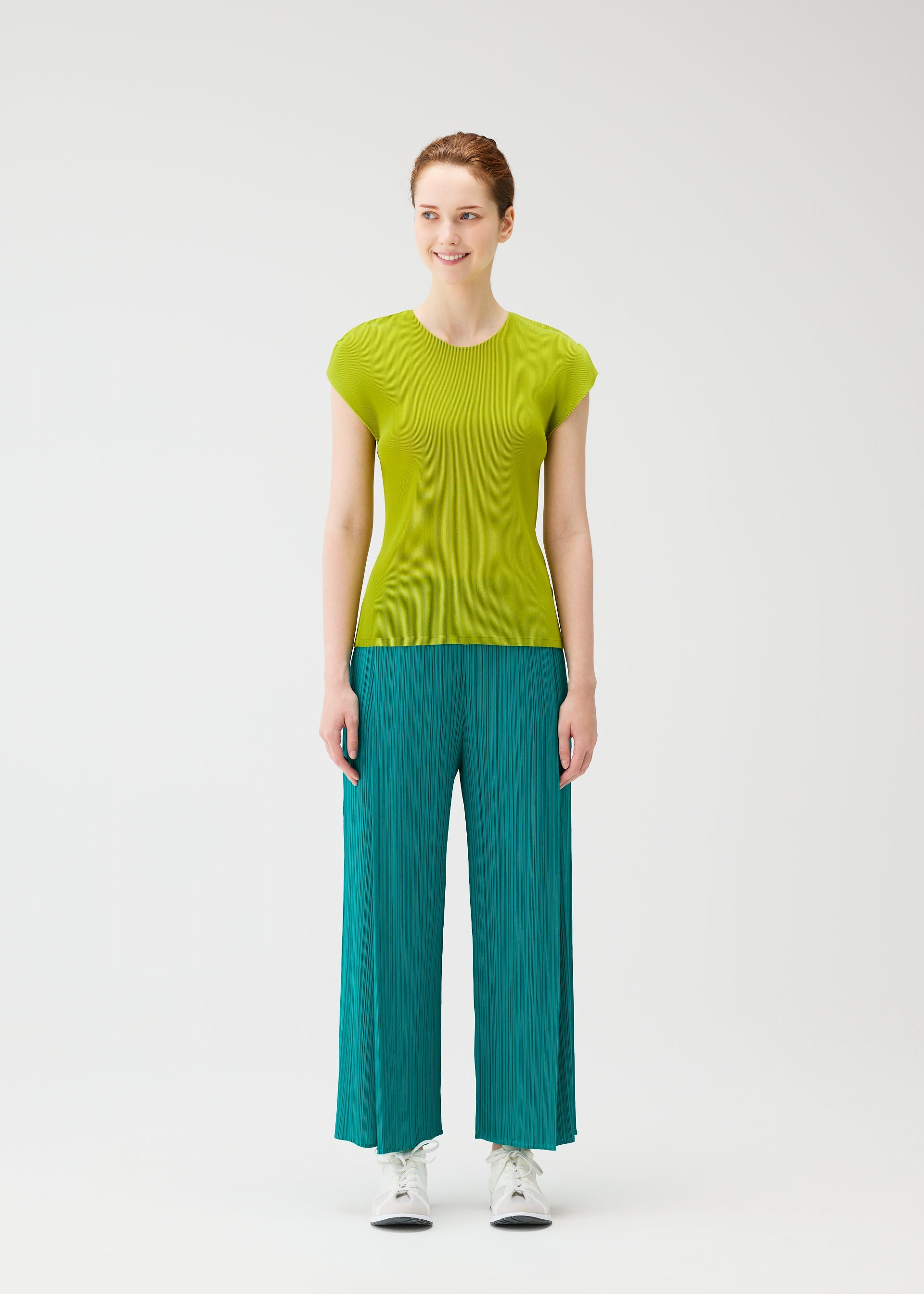 MIST JUNE Top Bright Pink – The official ISSEY MIYAKE ONLINE STORE