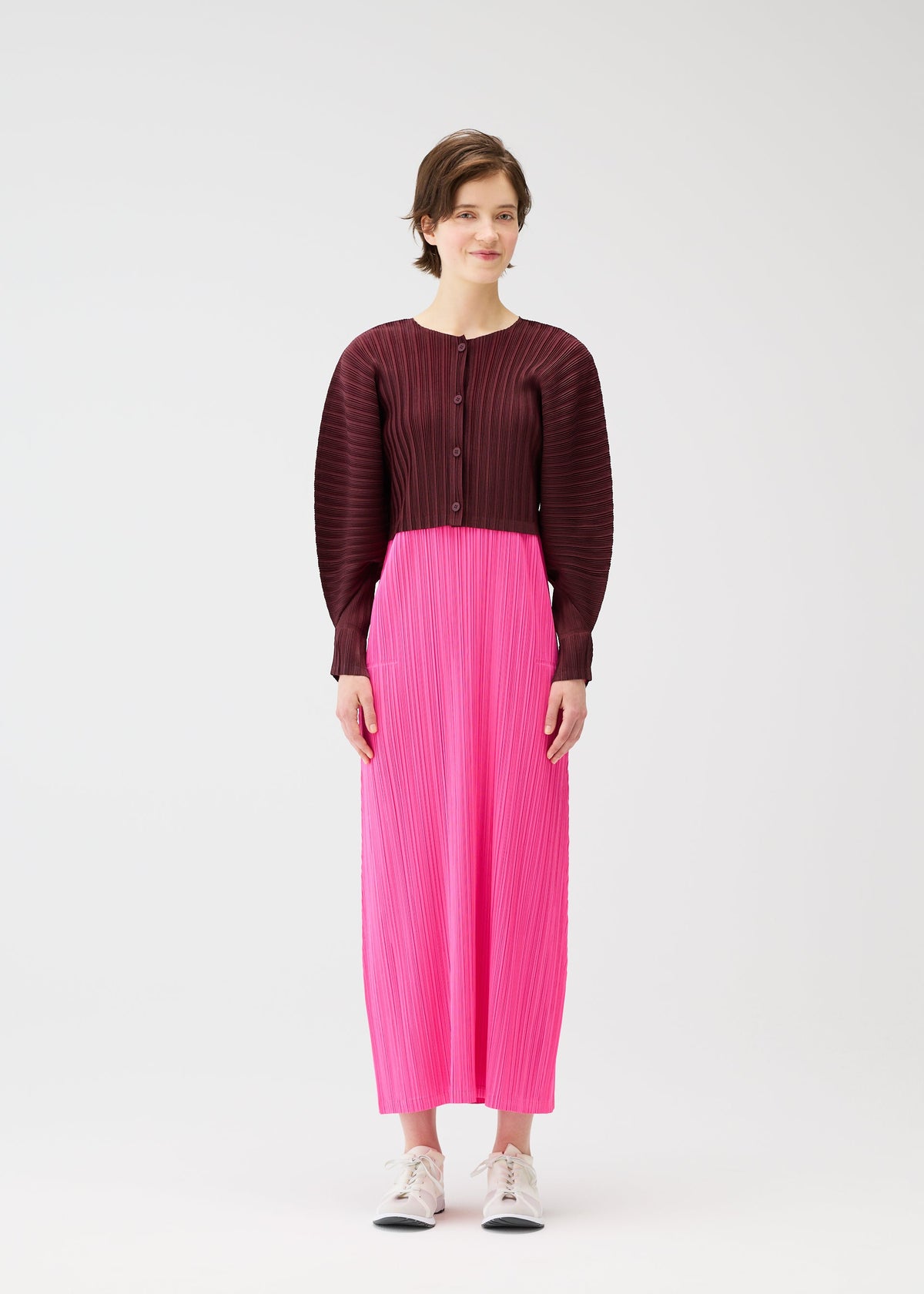 A model wears the PLEATS PLEASE ISSEY MIYAKE RIB PLEATS JANUARY clothing.