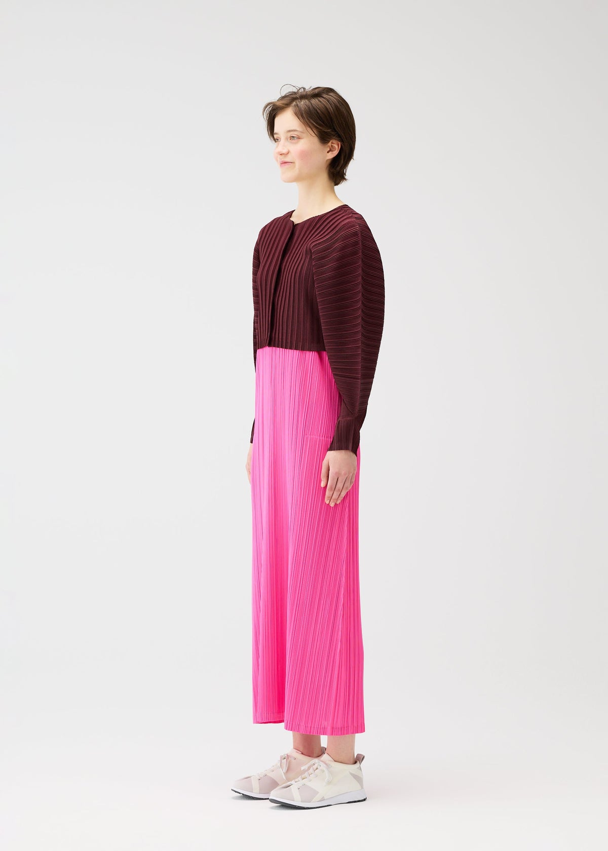 A model wears the PLEATS PLEASE ISSEY MIYAKE RIB PLEATS JANUARY clothing.