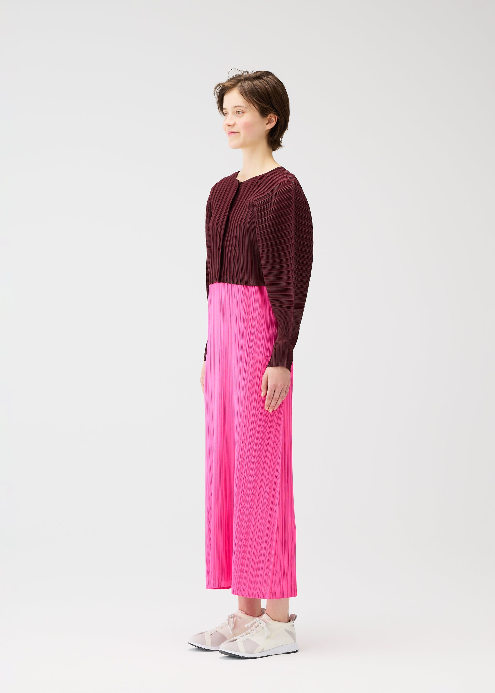 A model wears the PLEATS PLEASE ISSEY MIYAKE RIB PLEATS JANUARY clothing.