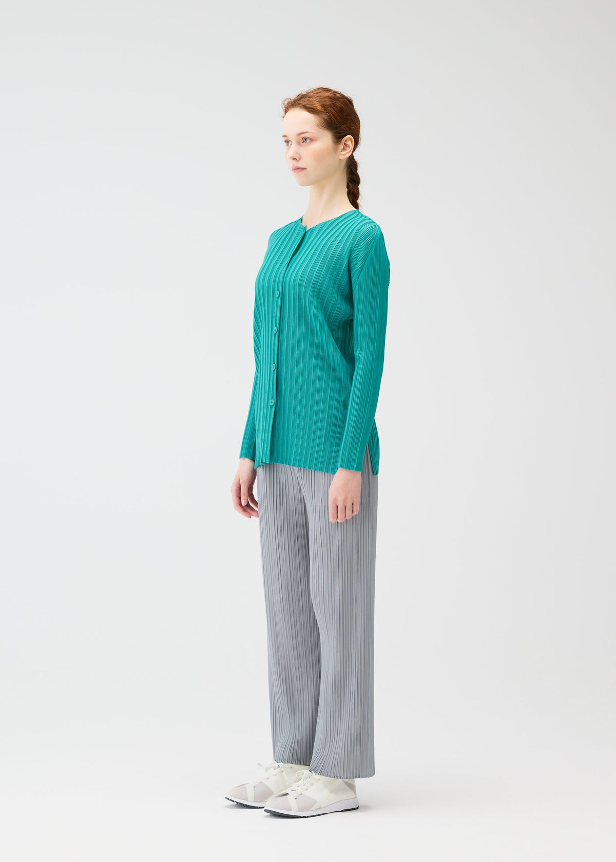 A model wears the PLEATS PLEASE ISSEY MIYAKE RIB PLEATS FEBRUARY cardigan.