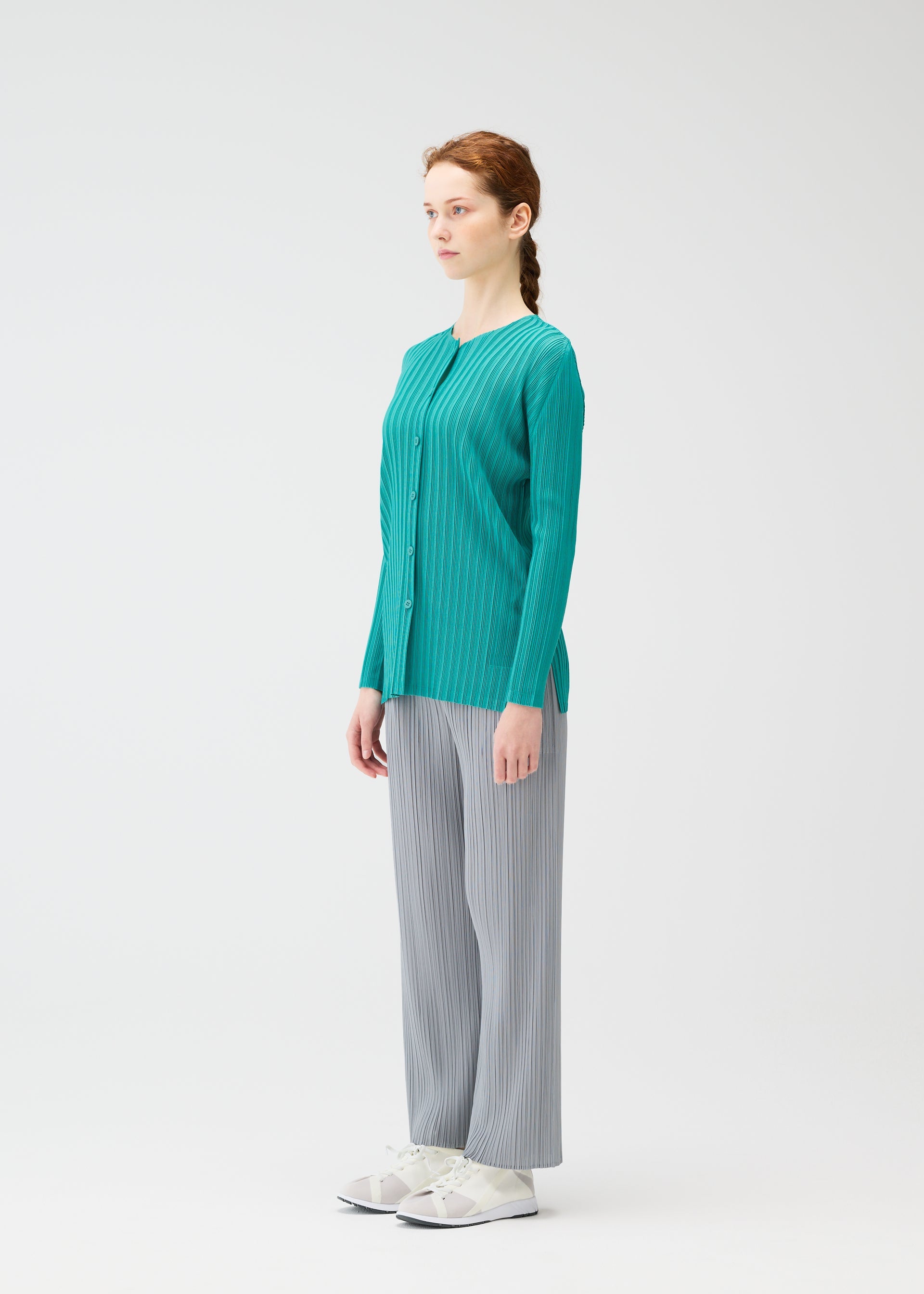 A model wears the PLEATS PLEASE ISSEY MIYAKE RIB PLEATS FEBRUARY cardigan.