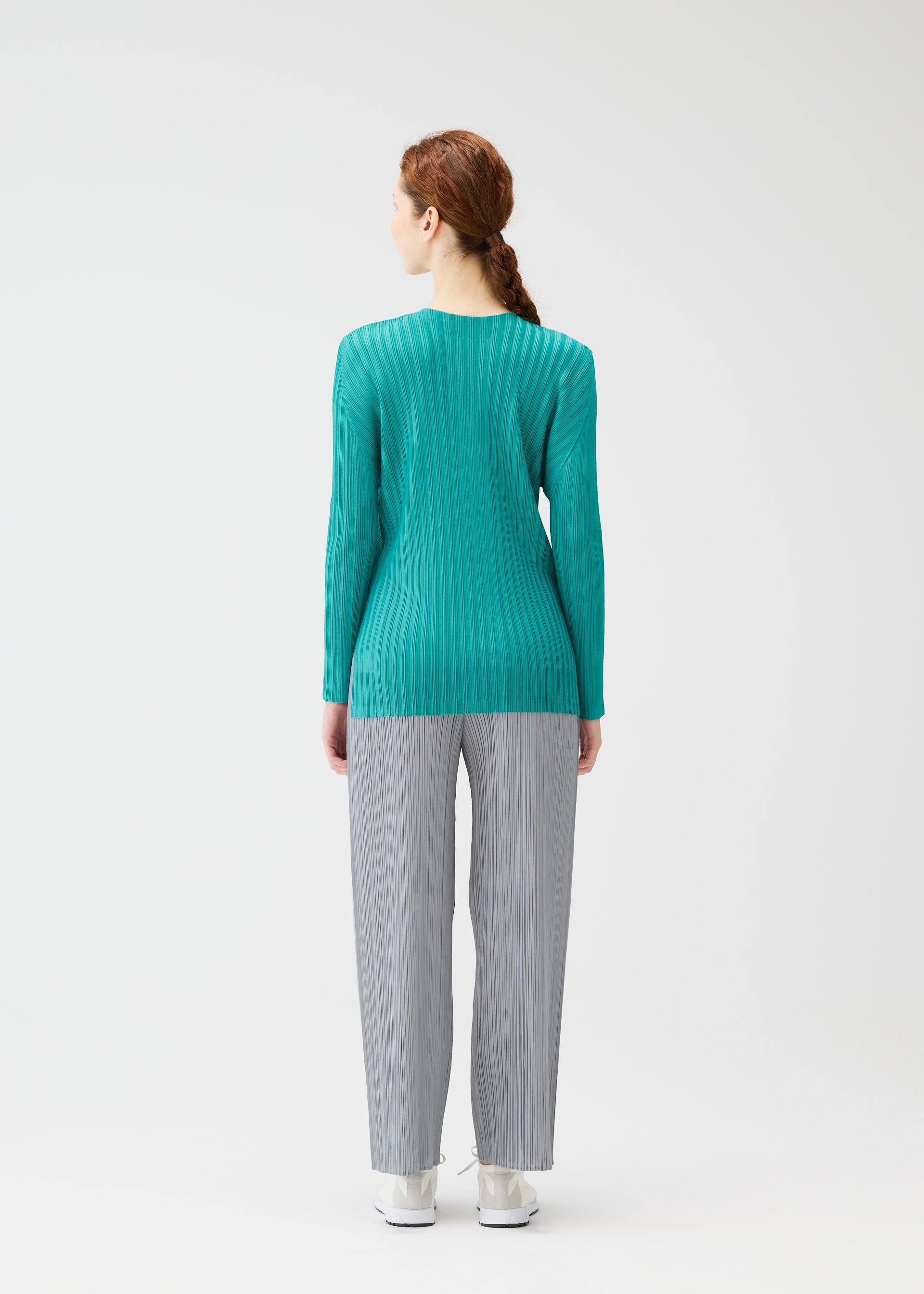 A model wears the PLEATS PLEASE ISSEY MIYAKE RIB PLEATS FEBRUARY cardigan.