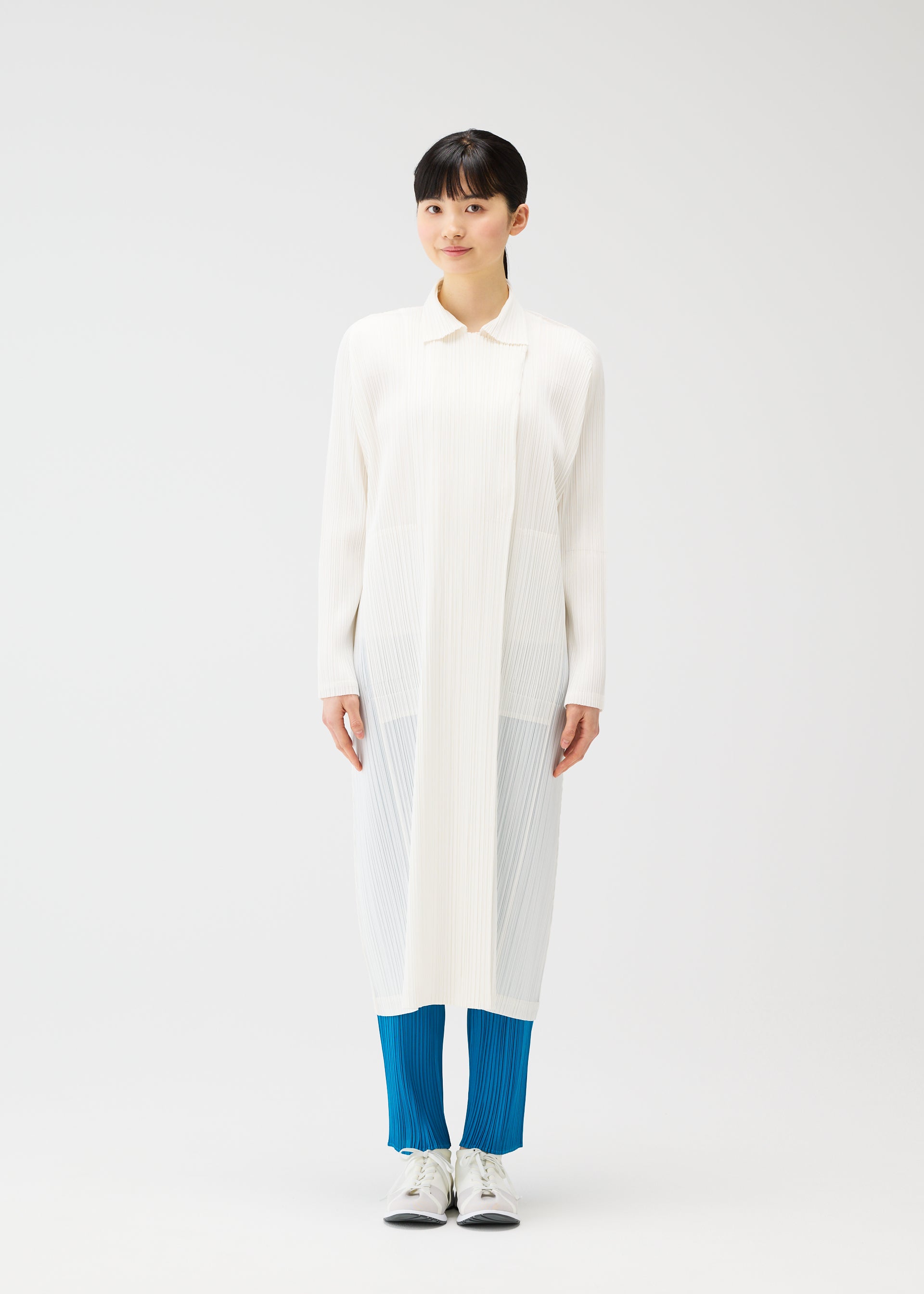 A model wears the PLEATS PLEASE ISSEY MIYAKE MONTHLY COLORS FEBRUARY coat.