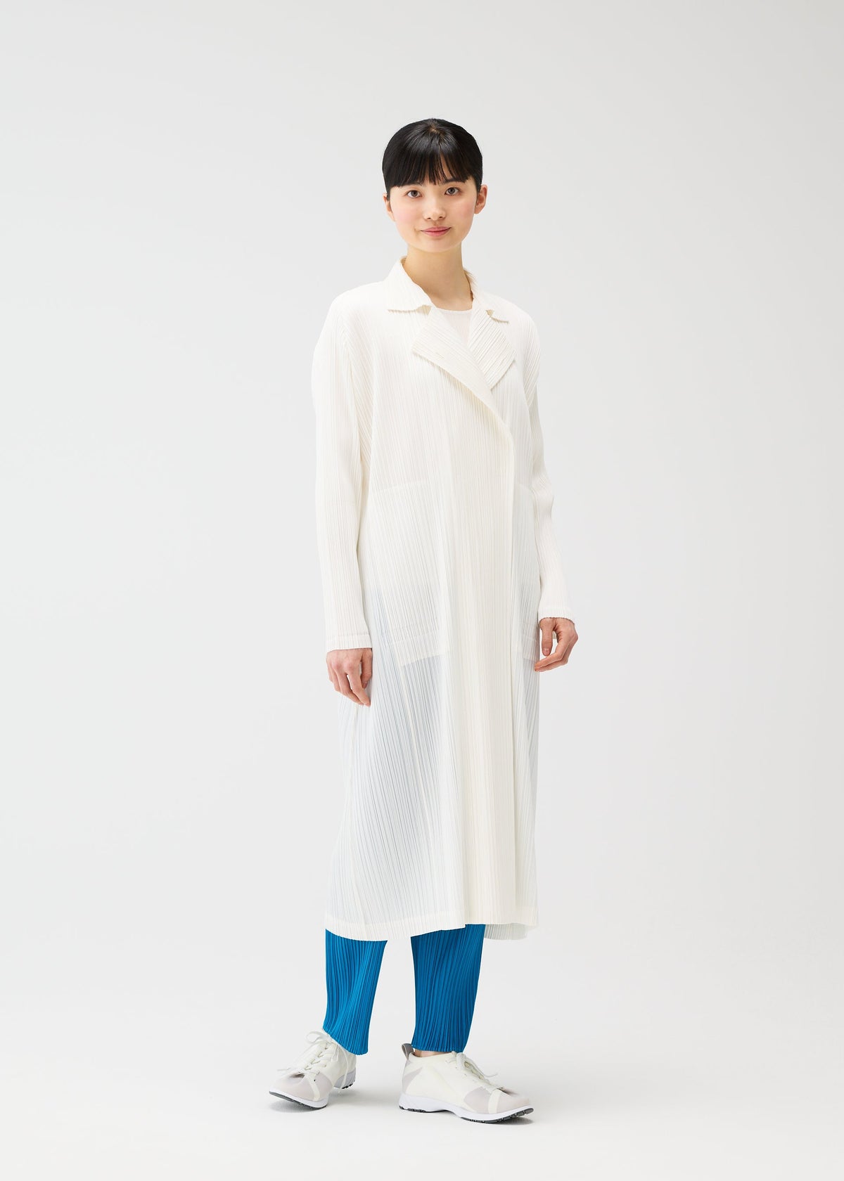 A model wears the PLEATS PLEASE ISSEY MIYAKE MONTHLY COLORS FEBRUARY coat.