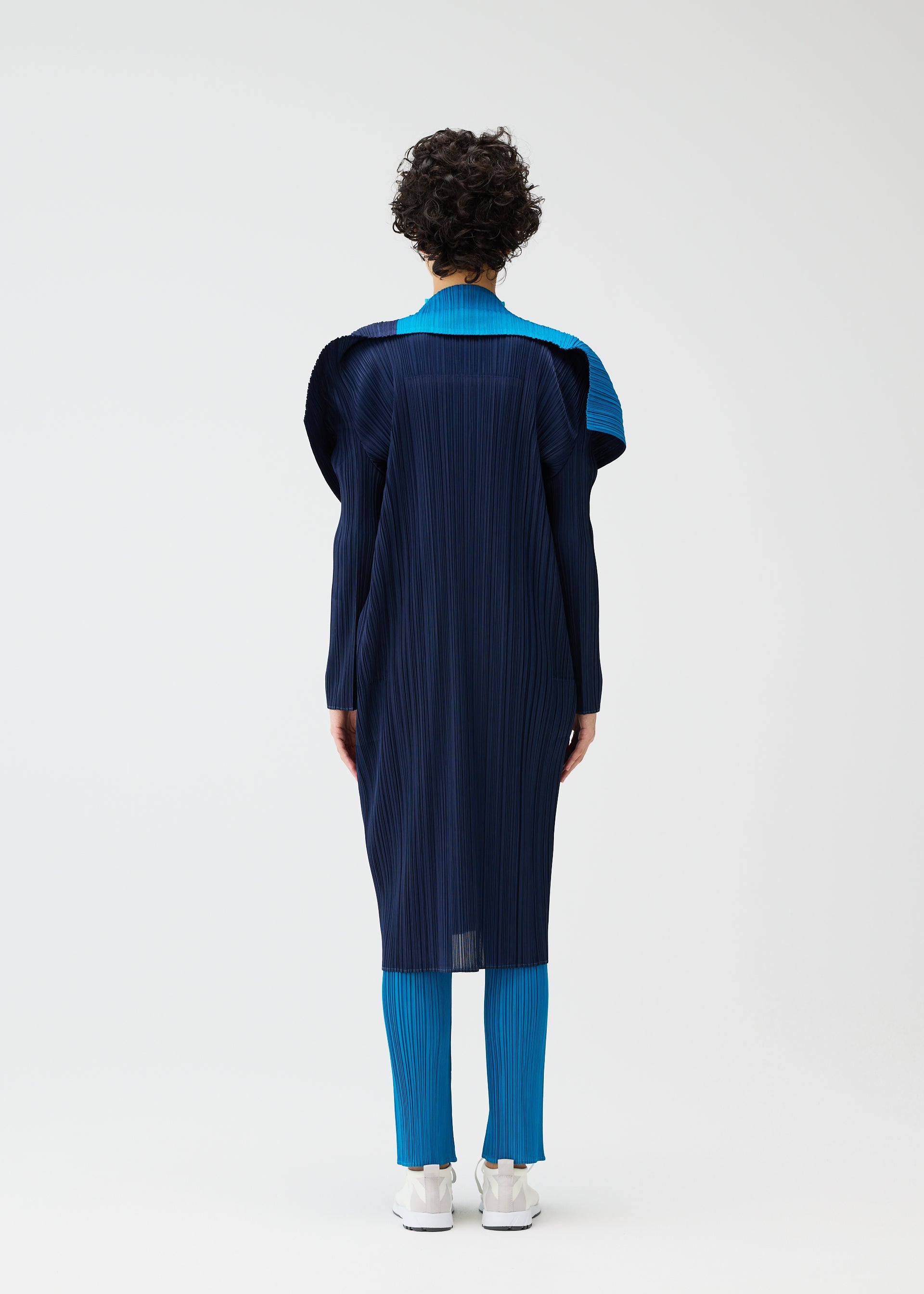 MODULE Coat Black – The official ISSEY MIYAKE ONLINE STORE | ISSEY