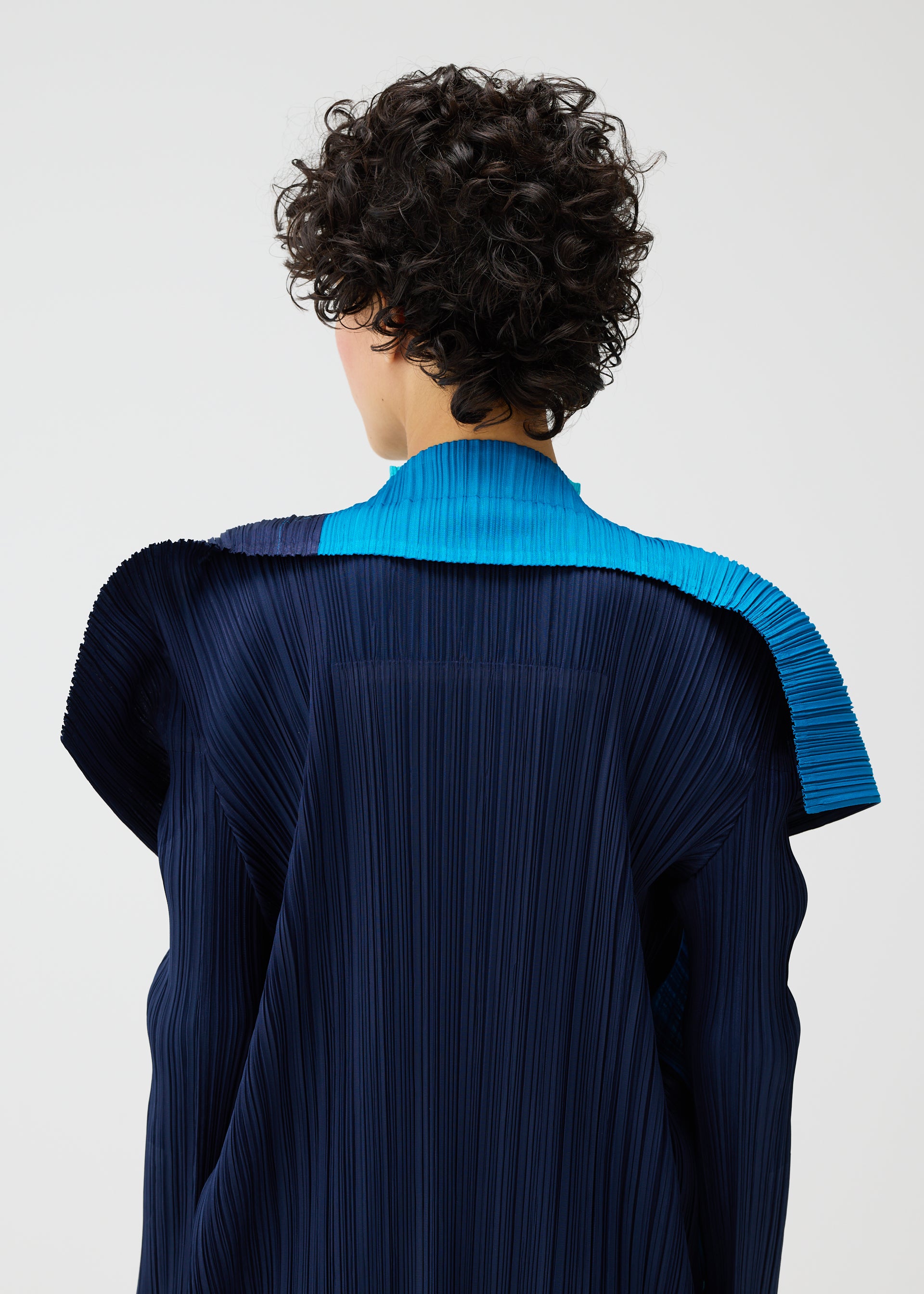 MODULE Coat Black – The official ISSEY MIYAKE ONLINE STORE | ISSEY
