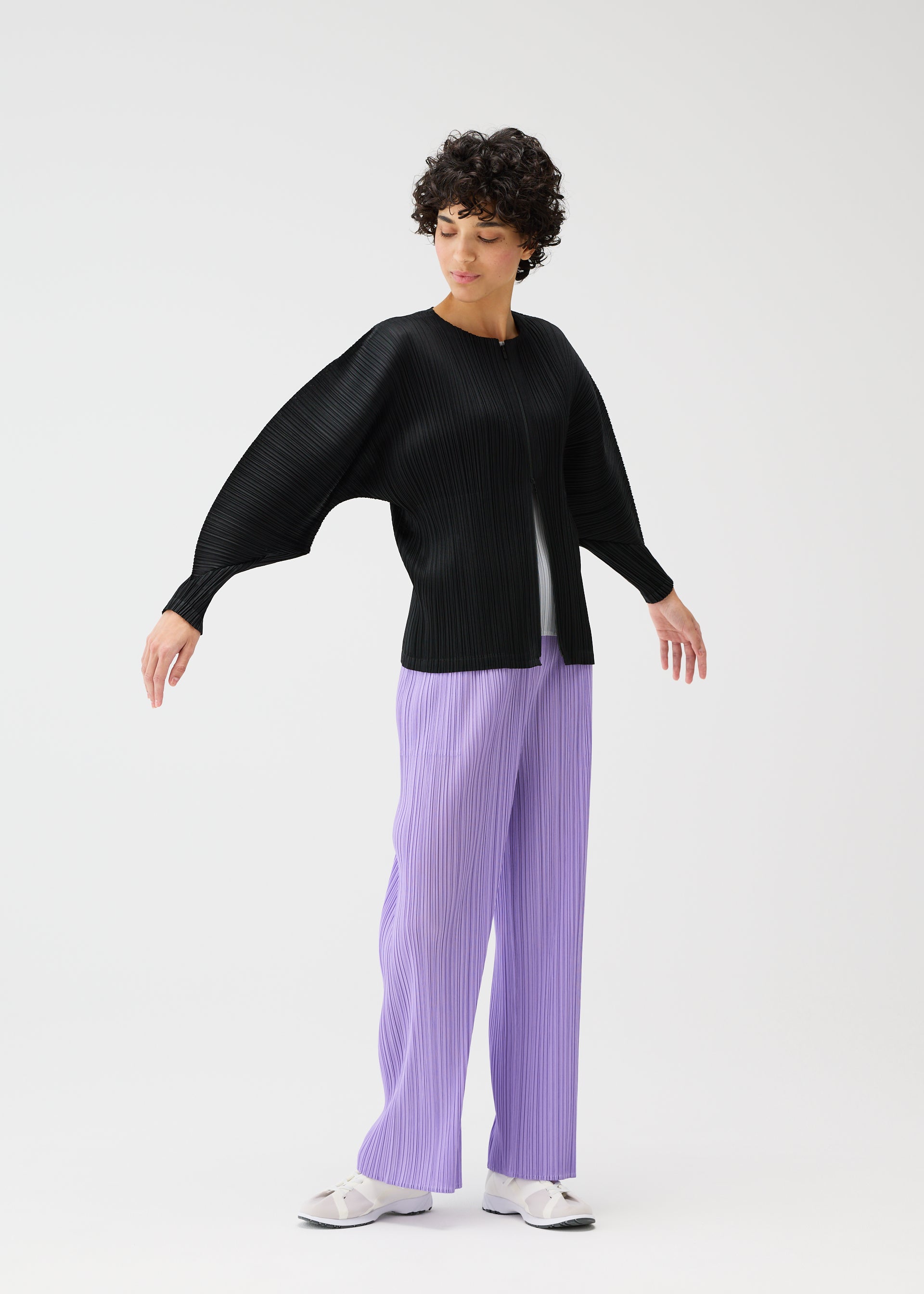 A model wears the PLEATS PLEASE ISSEY MIYAKE MONTHLY COLORS APRIL jacket.