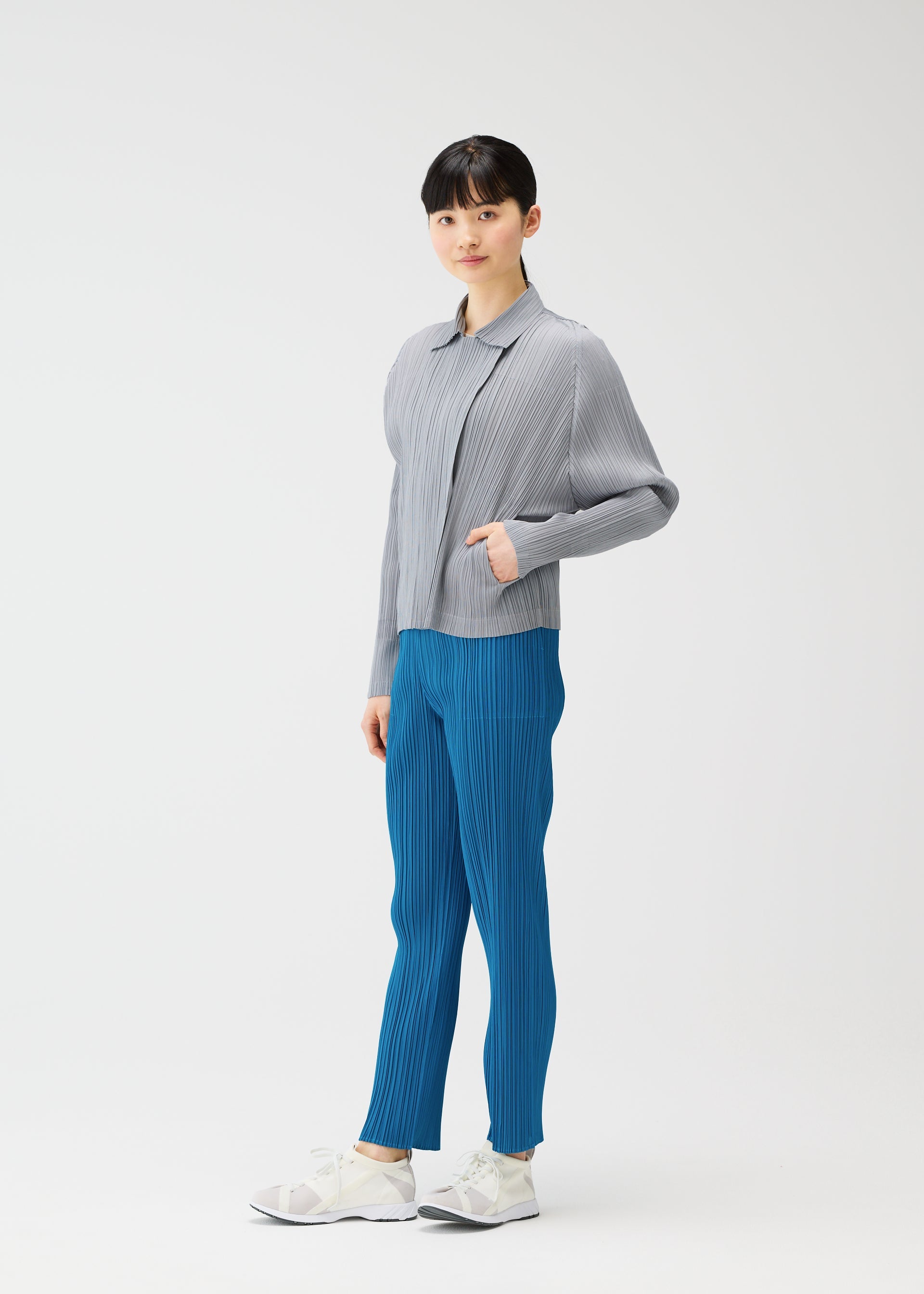 A model wears the PLEATS PLEASE ISSEY MIYAKE MONTHLY COLORS FEBRUARY jacket.