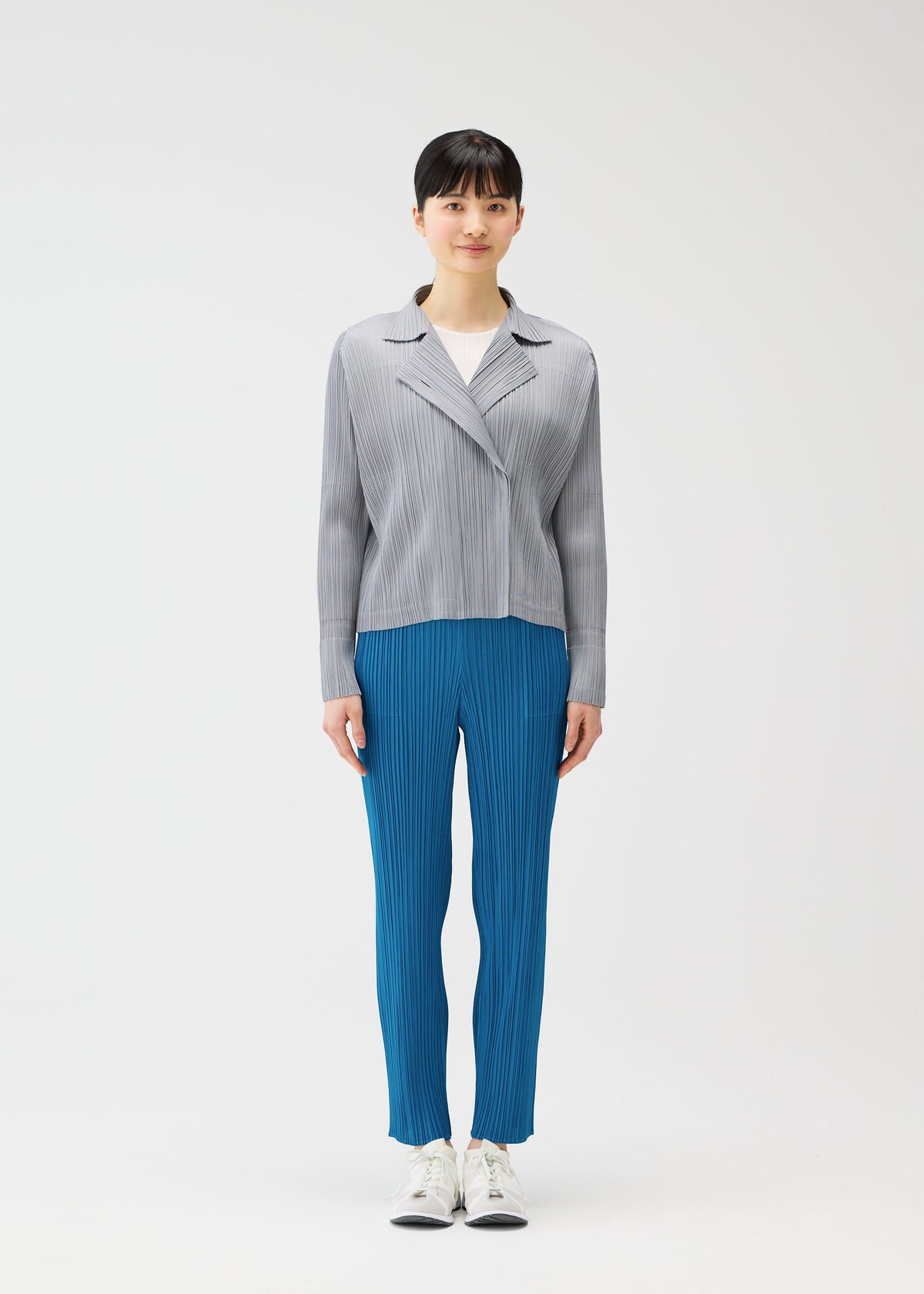 A model wears the PLEATS PLEASE ISSEY MIYAKE MONTHLY COLORS FEBRUARY jacket.