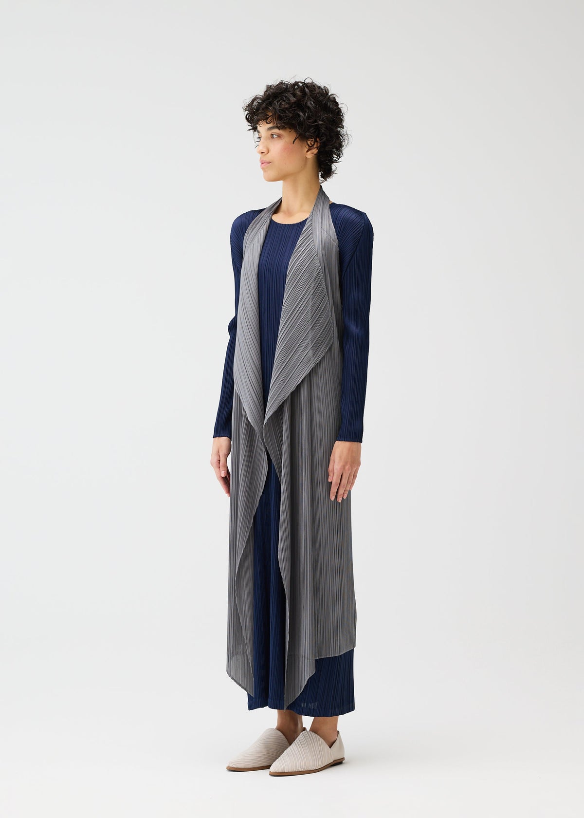 A model wears the PLEATS PLEASE ISSEY MIYAKE MONTHLY COLORS JANUARY clothing.